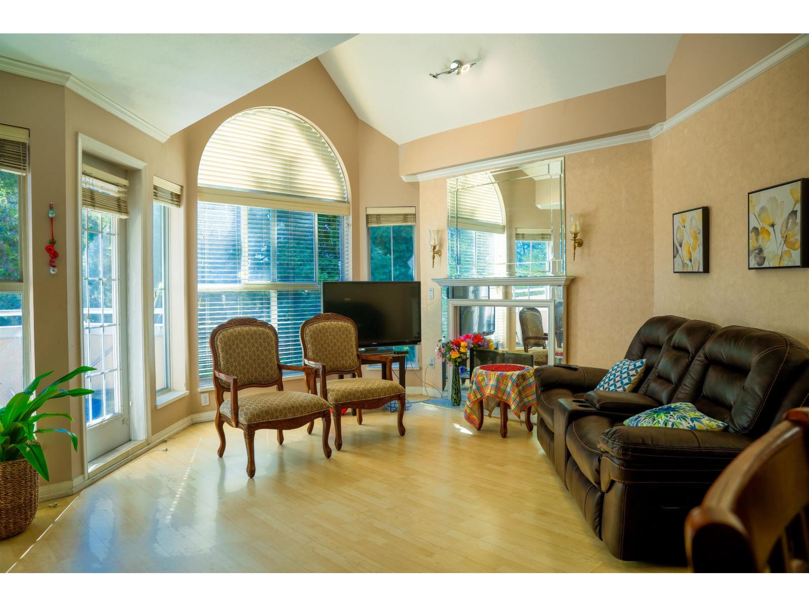 410 7435 121A Street - photo 2