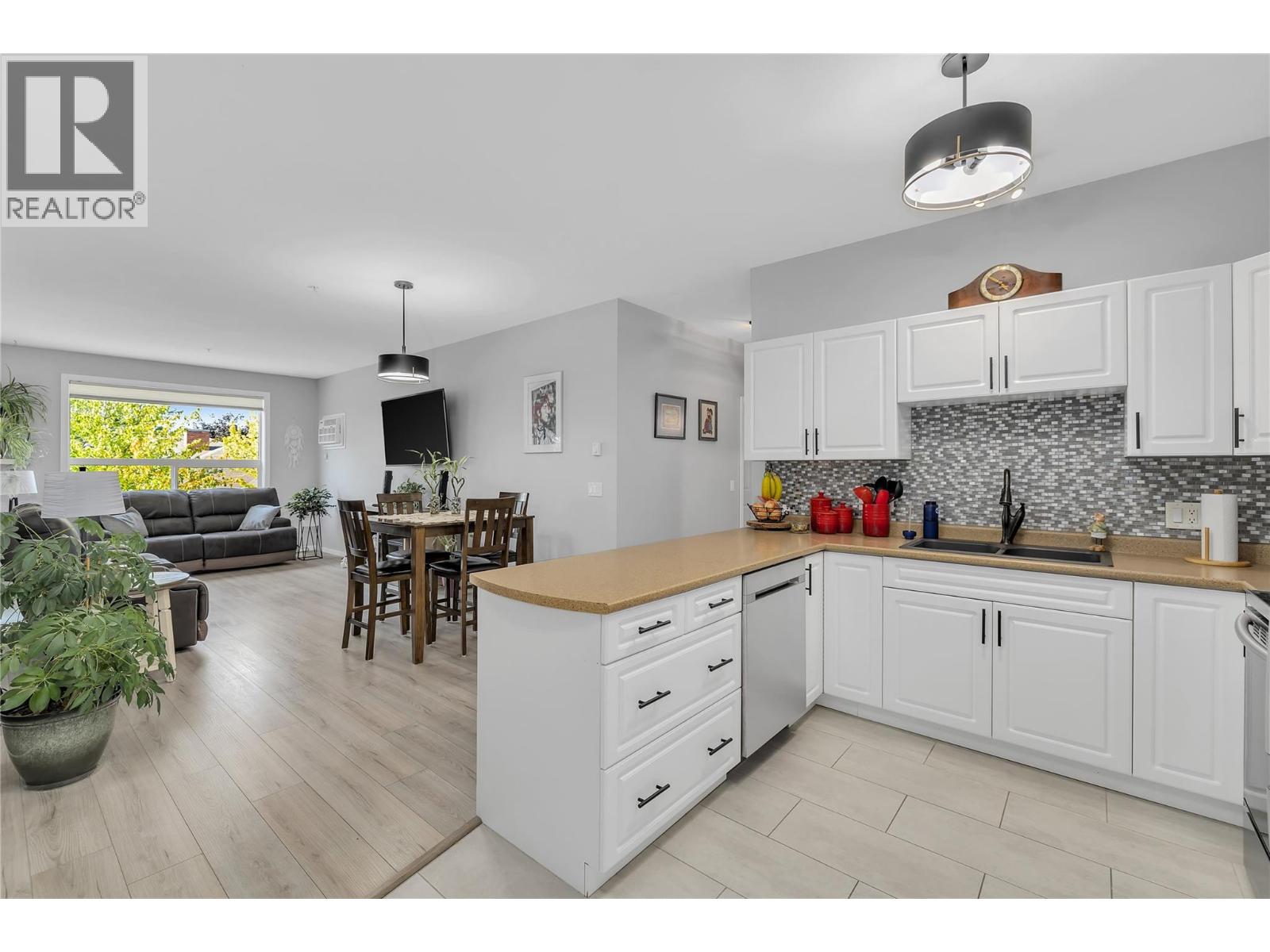 206 778 Rutland Road, Kelowna