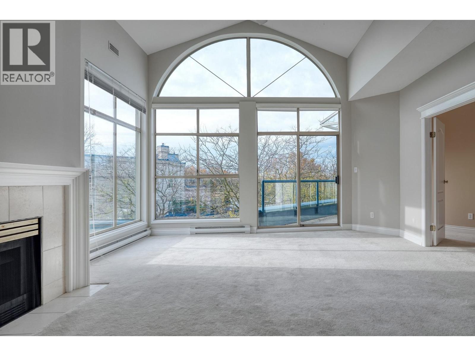 #304-4753 RIVER Road West, Ladner