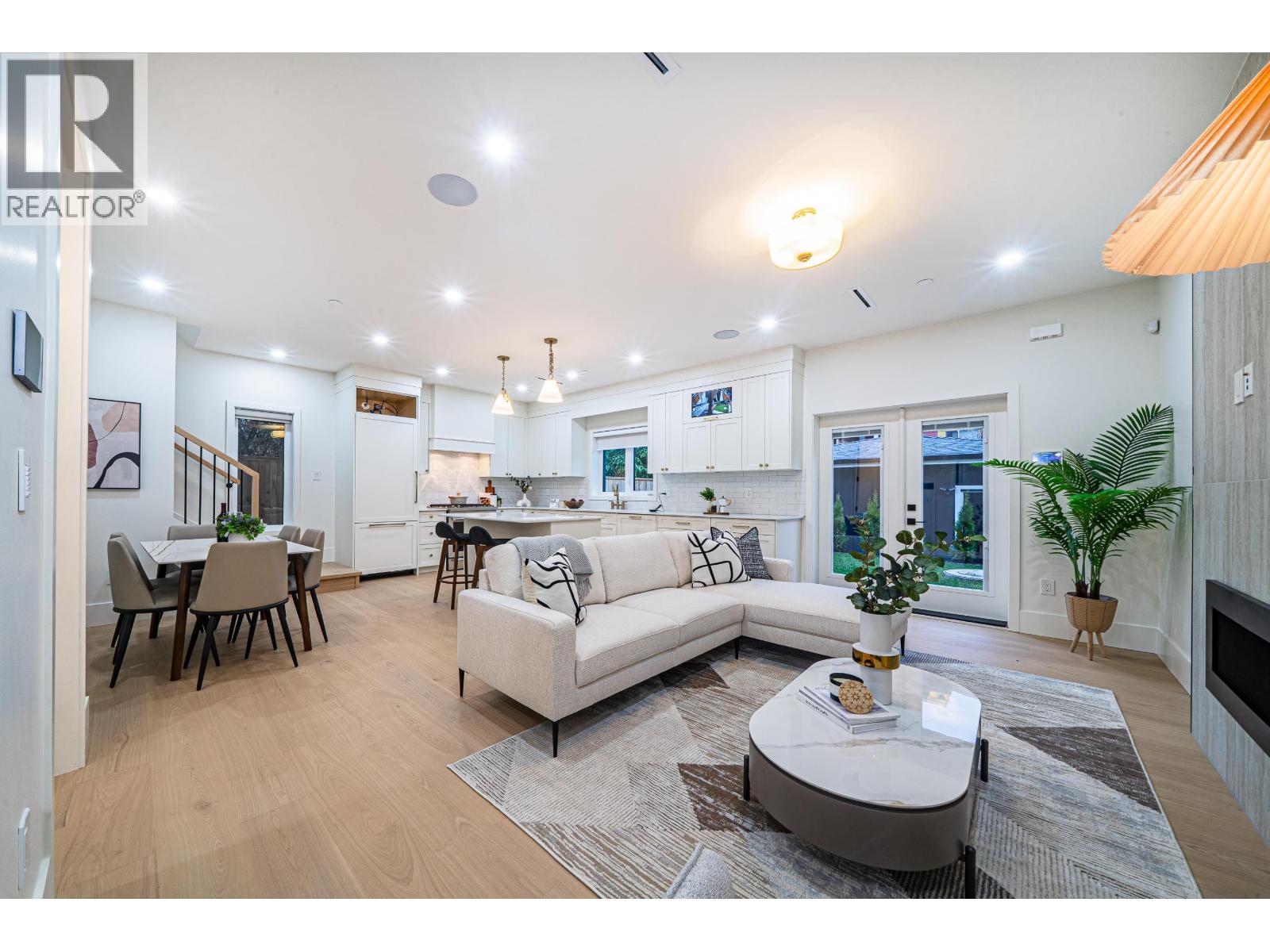 3462 WELWYN STREET - Photo 3 of 33, Vancouver, British Columbia