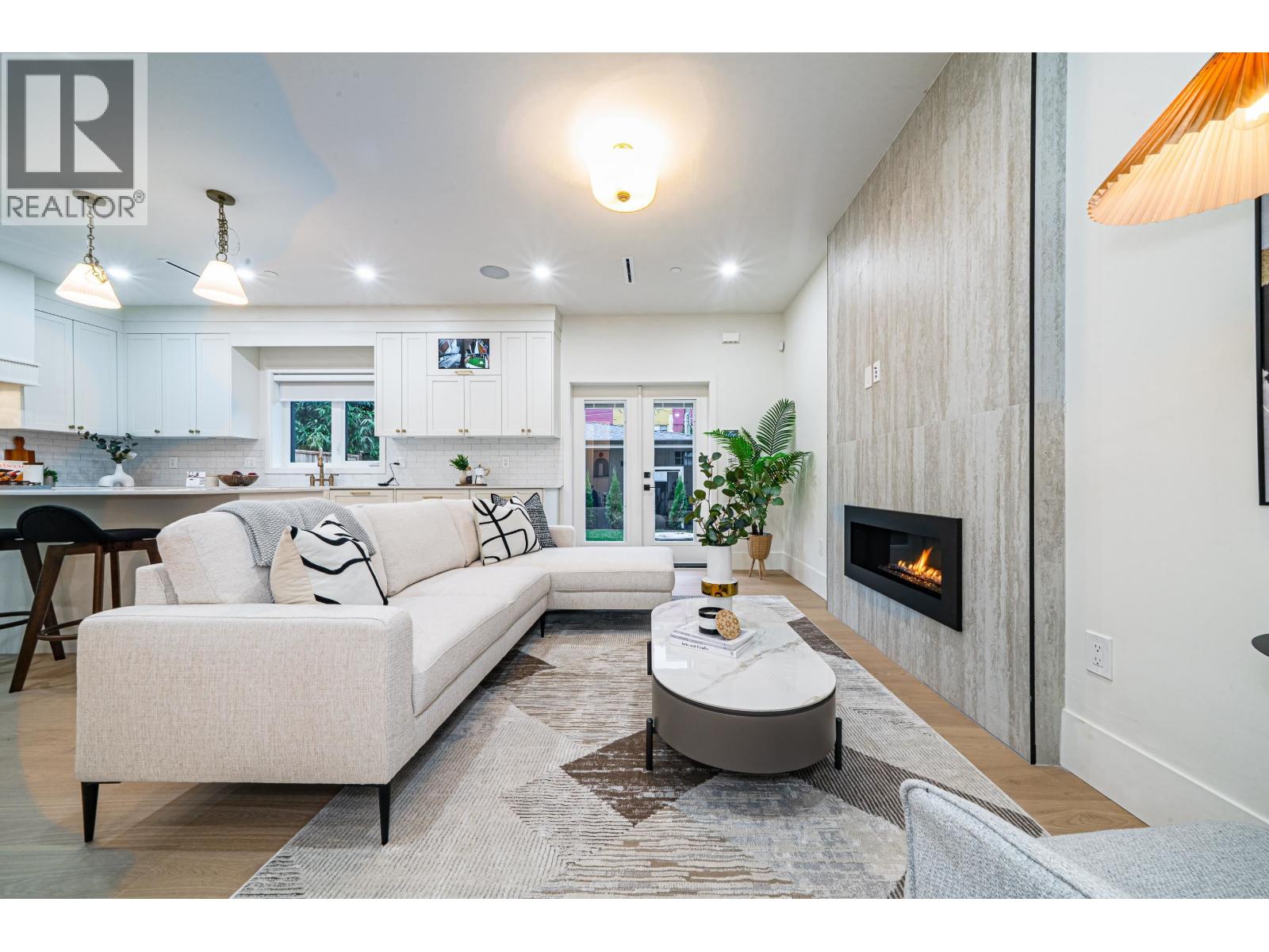 3462 WELWYN STREET - Photo 4 of 33, Vancouver, British Columbia