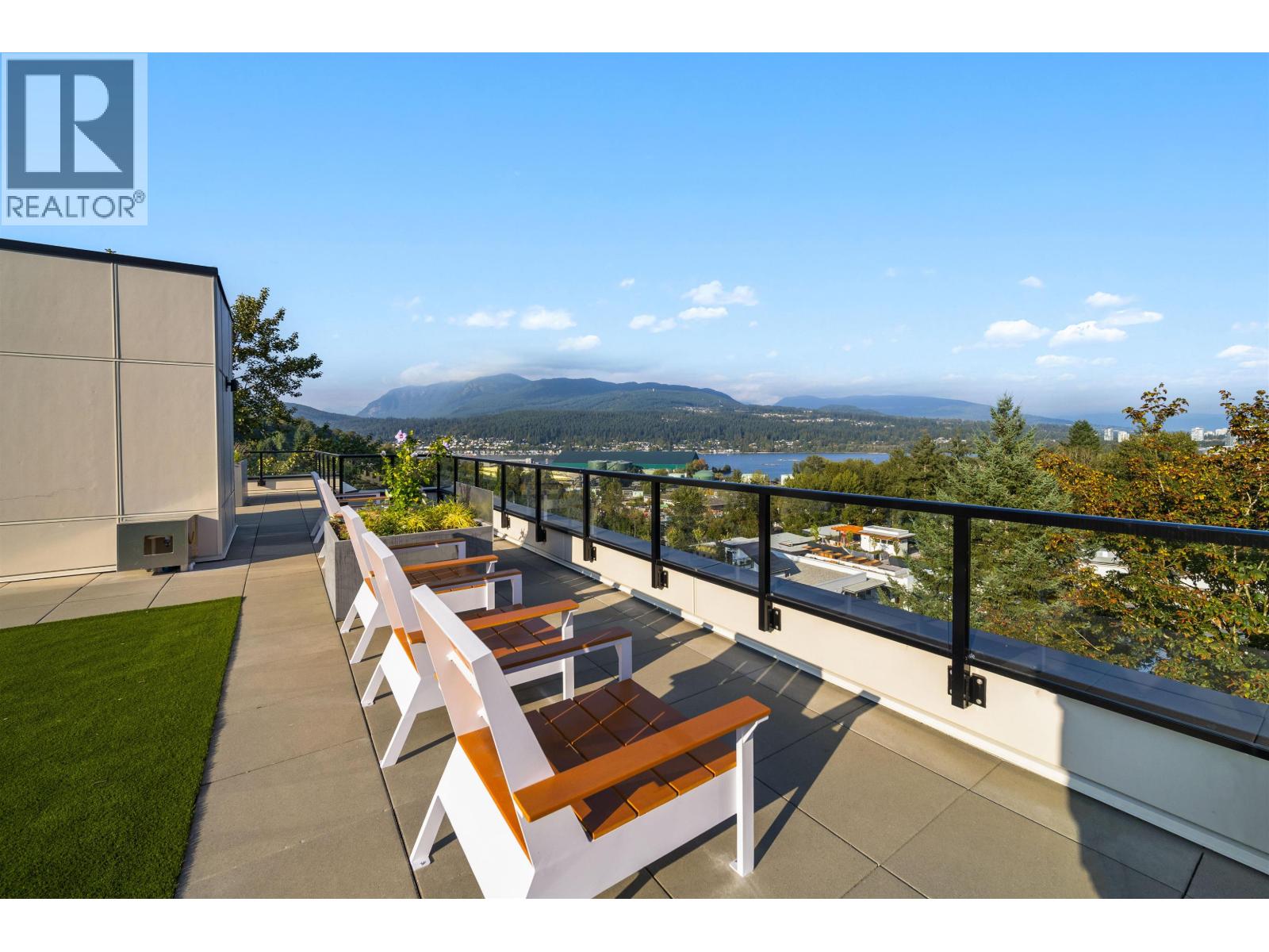 221 2002 ST. GEORGE STREET, Port Moody