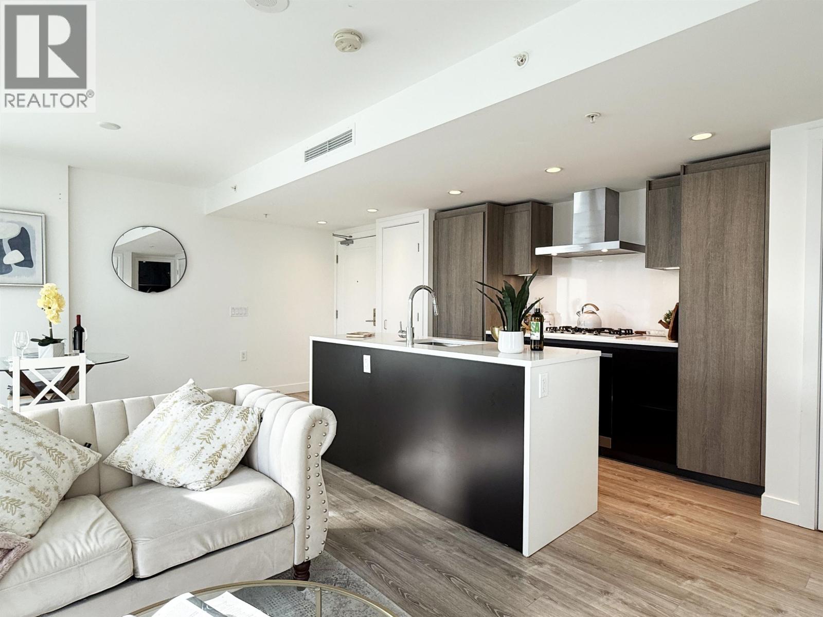 #561-6320 NO. 3 Road, Richmond