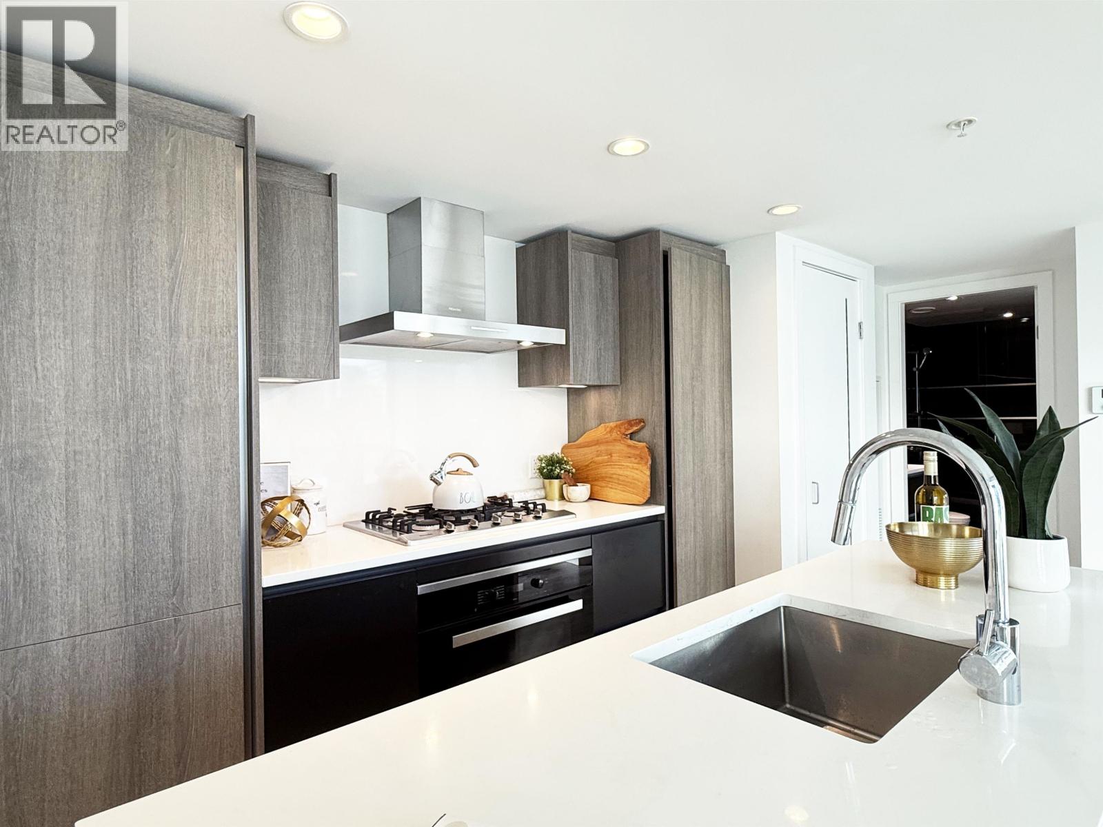 #561-6320 NO. 3 Road, Richmond