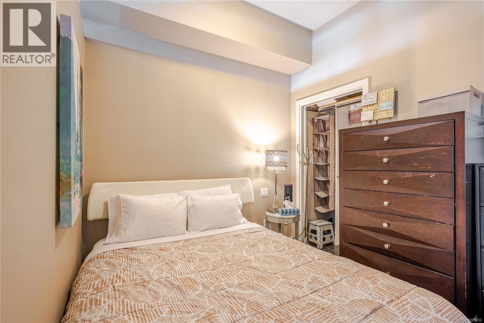 203 1121 Fort Street, Victoria