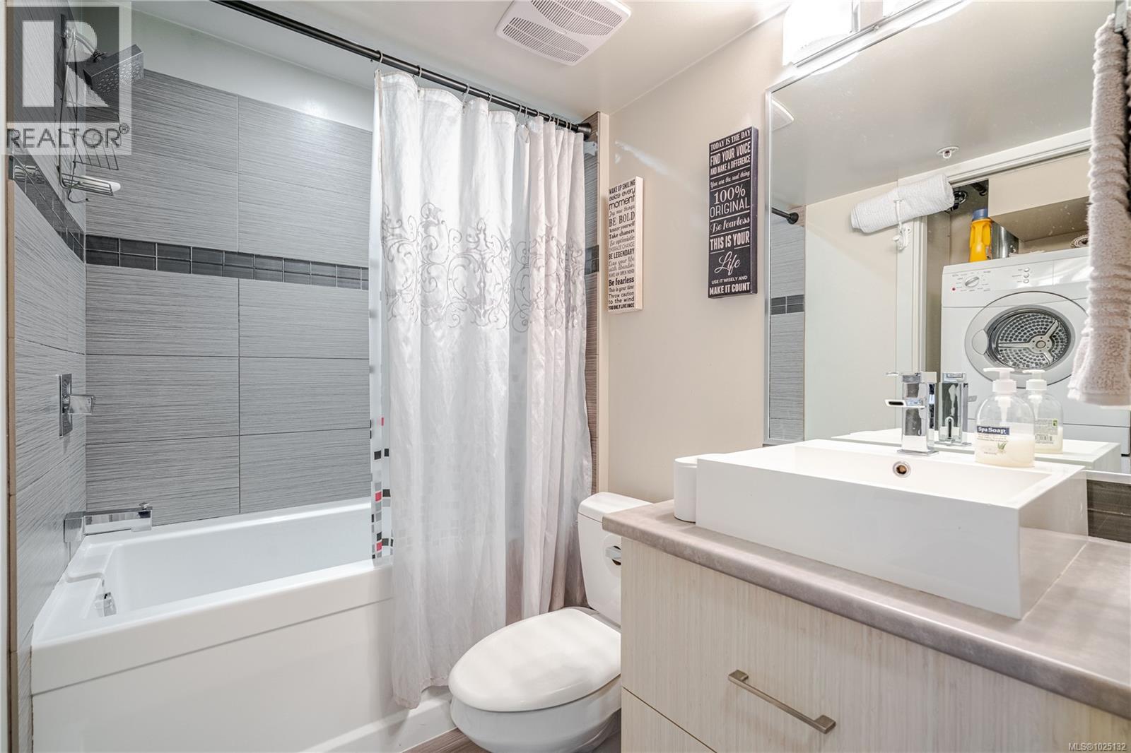 203 1121 Fort Street, Victoria