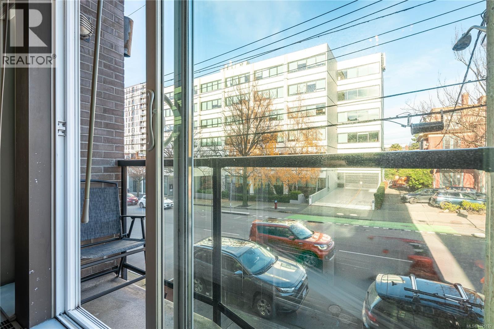 203 1121 Fort Street, Victoria