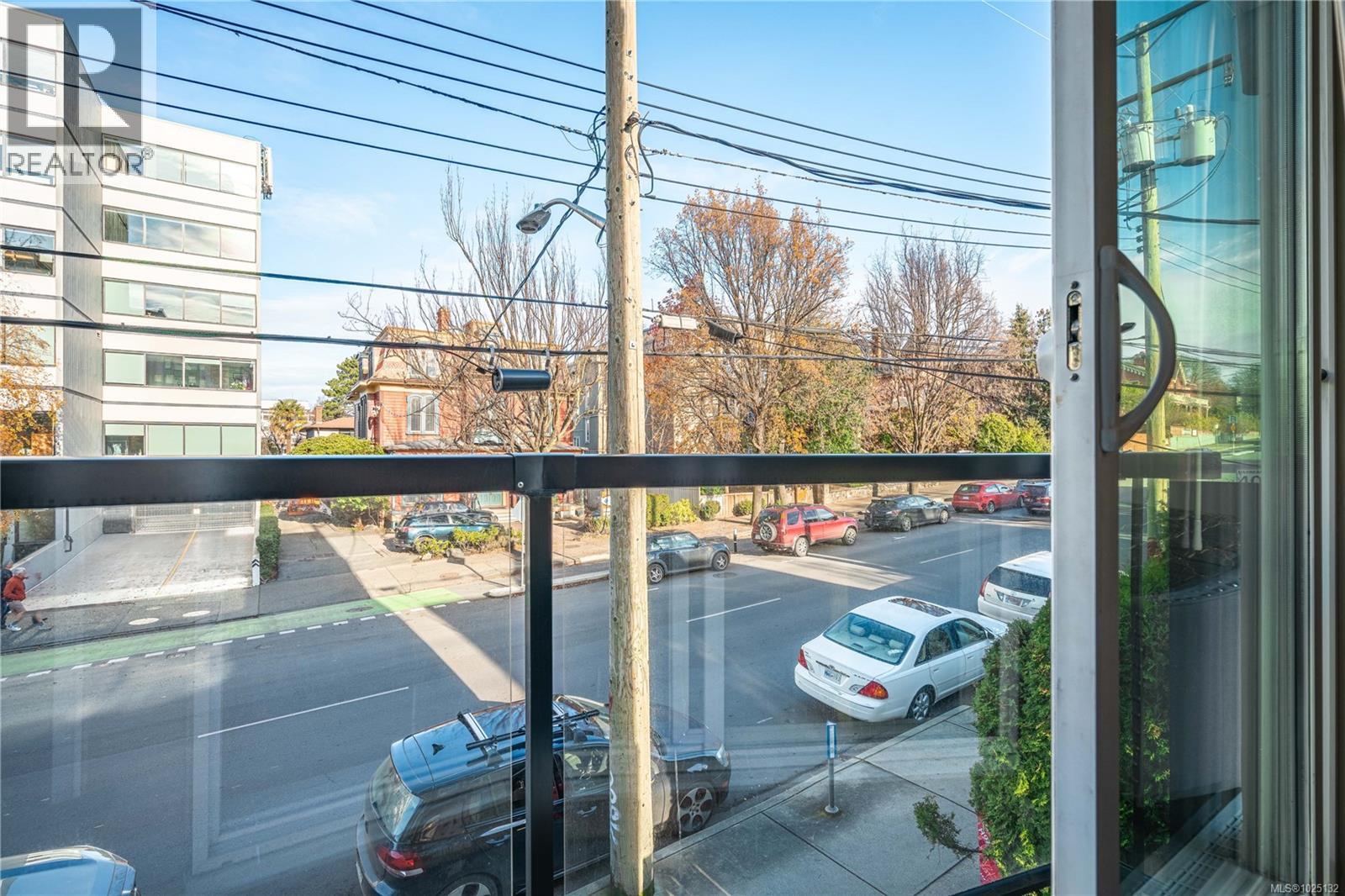 203 1121 Fort Street, Victoria