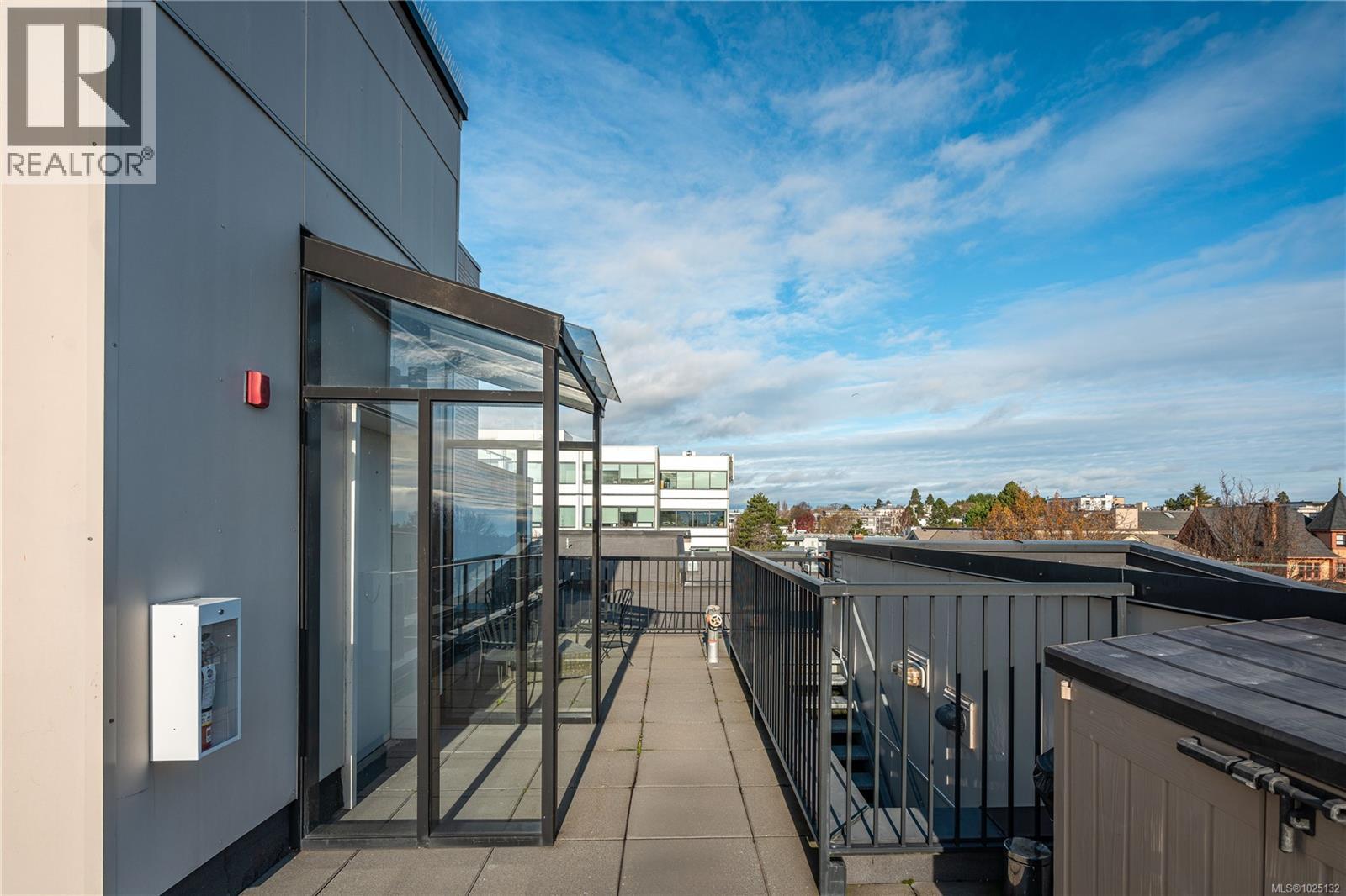 203 1121 Fort Street, Victoria