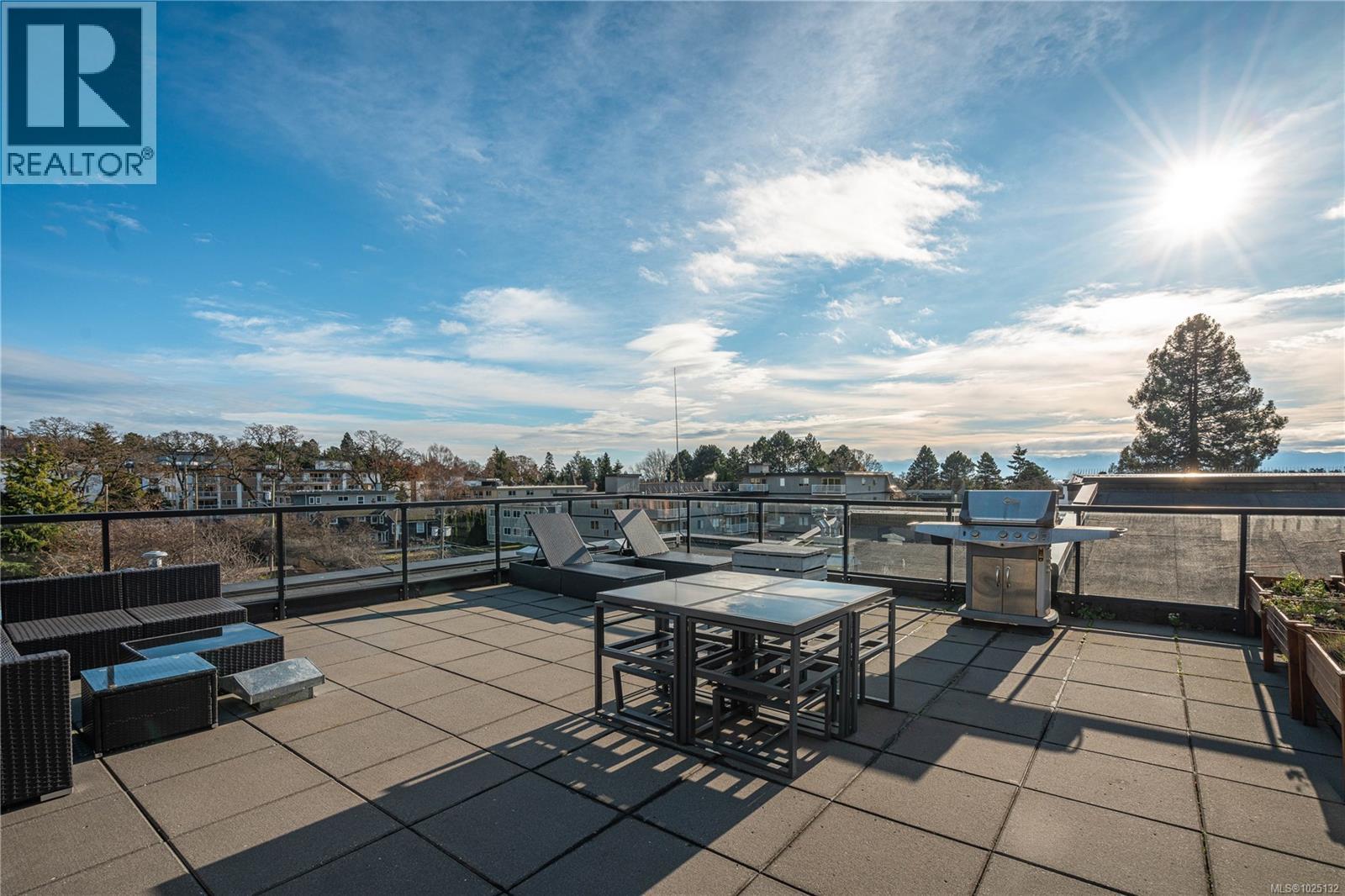 203 1121 Fort Street, Victoria