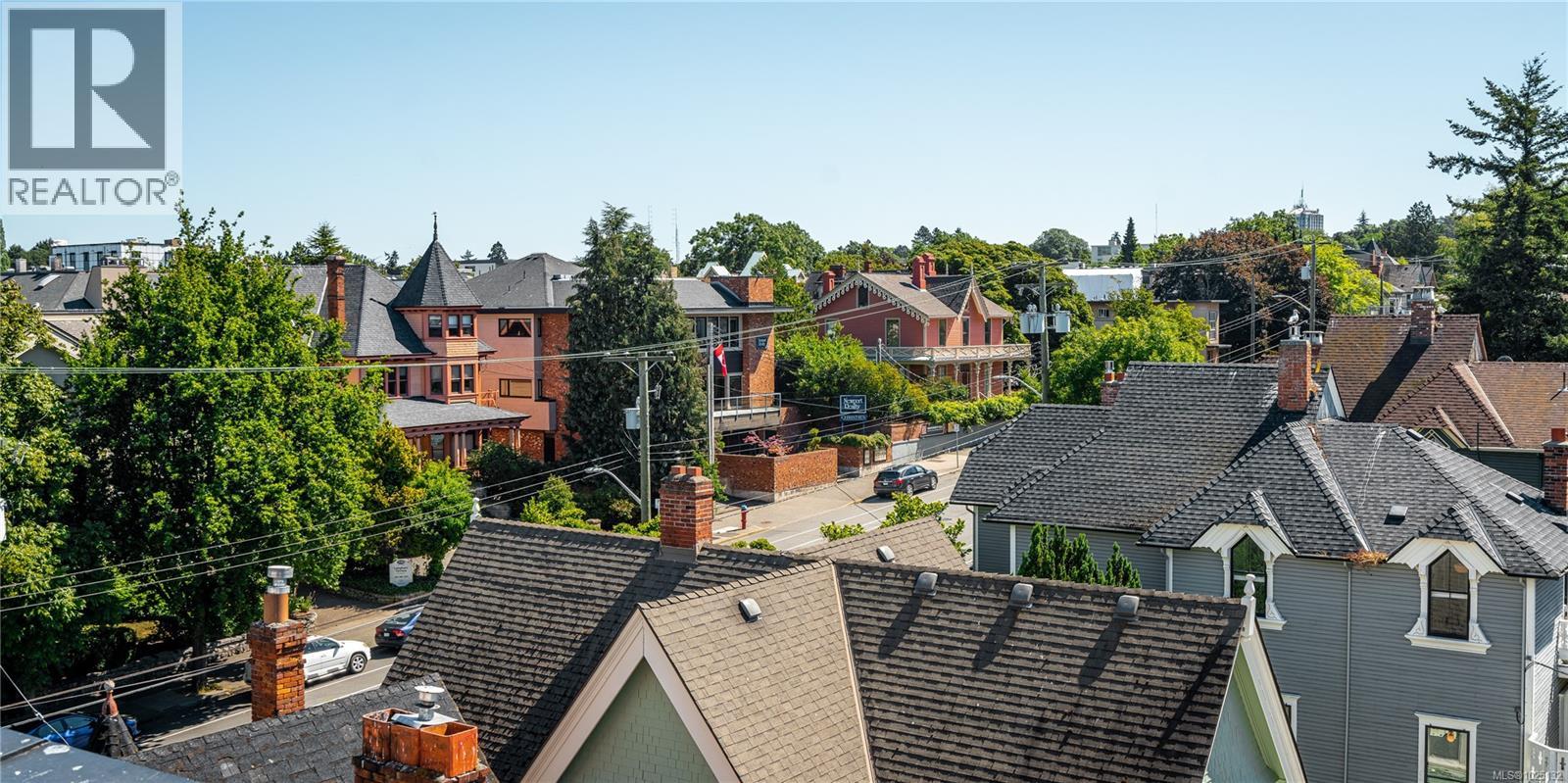 203 1121 Fort Street, Victoria