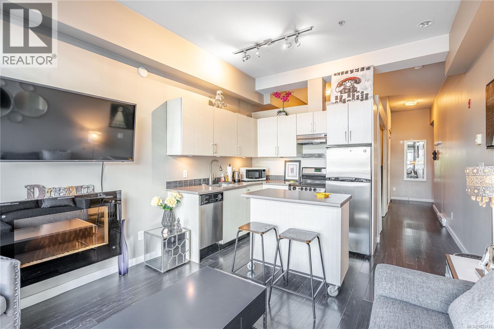 203 1121 Fort Street, Victoria