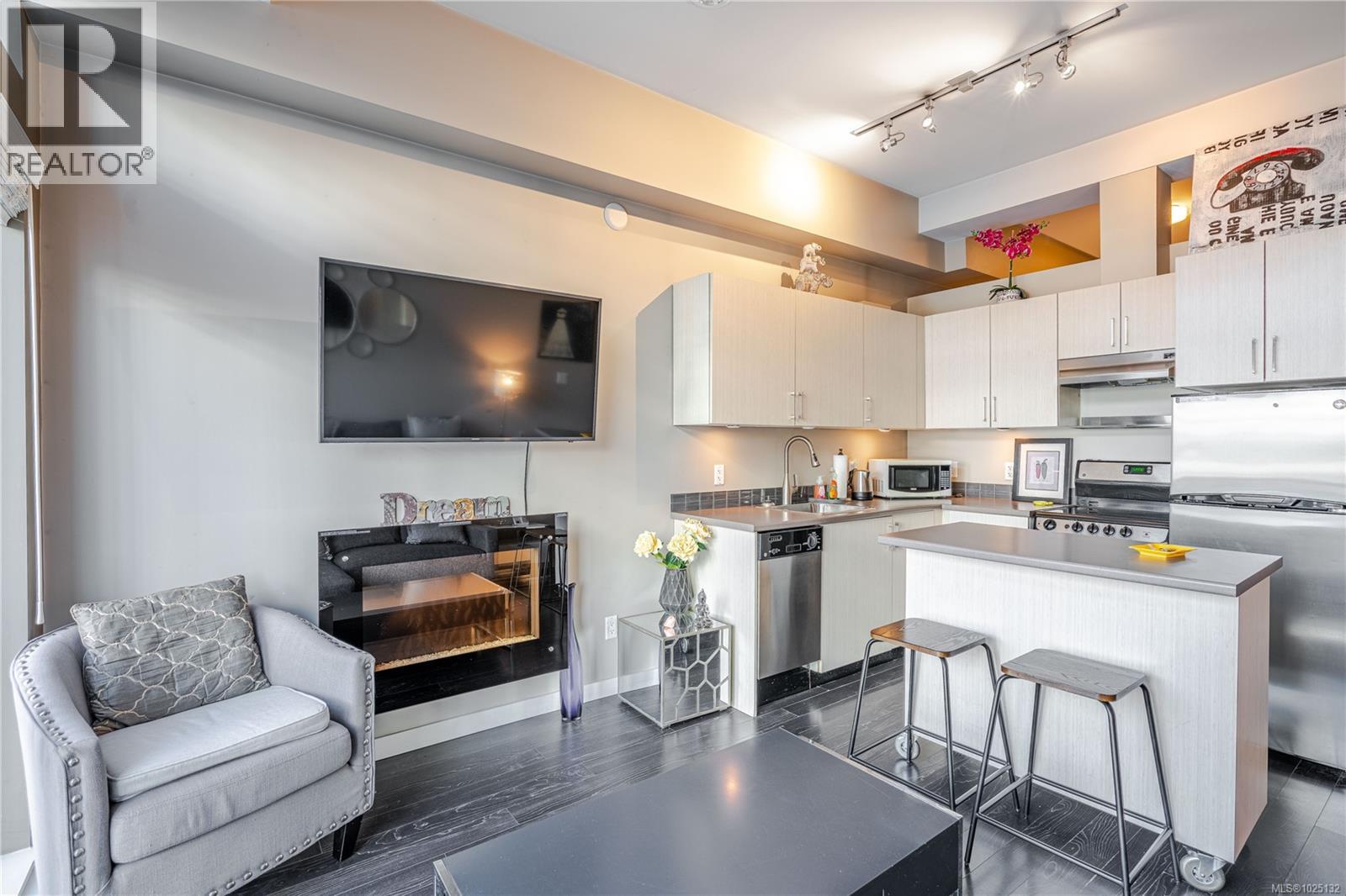 203 1121 Fort Street, Victoria