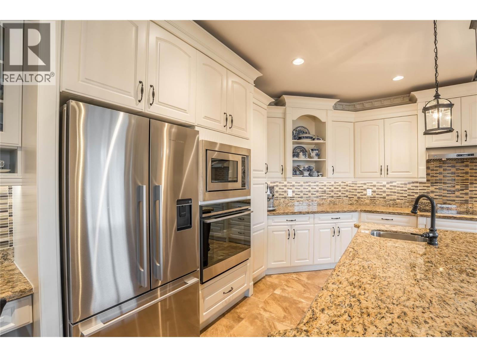 186 Jewel Place, Summerland