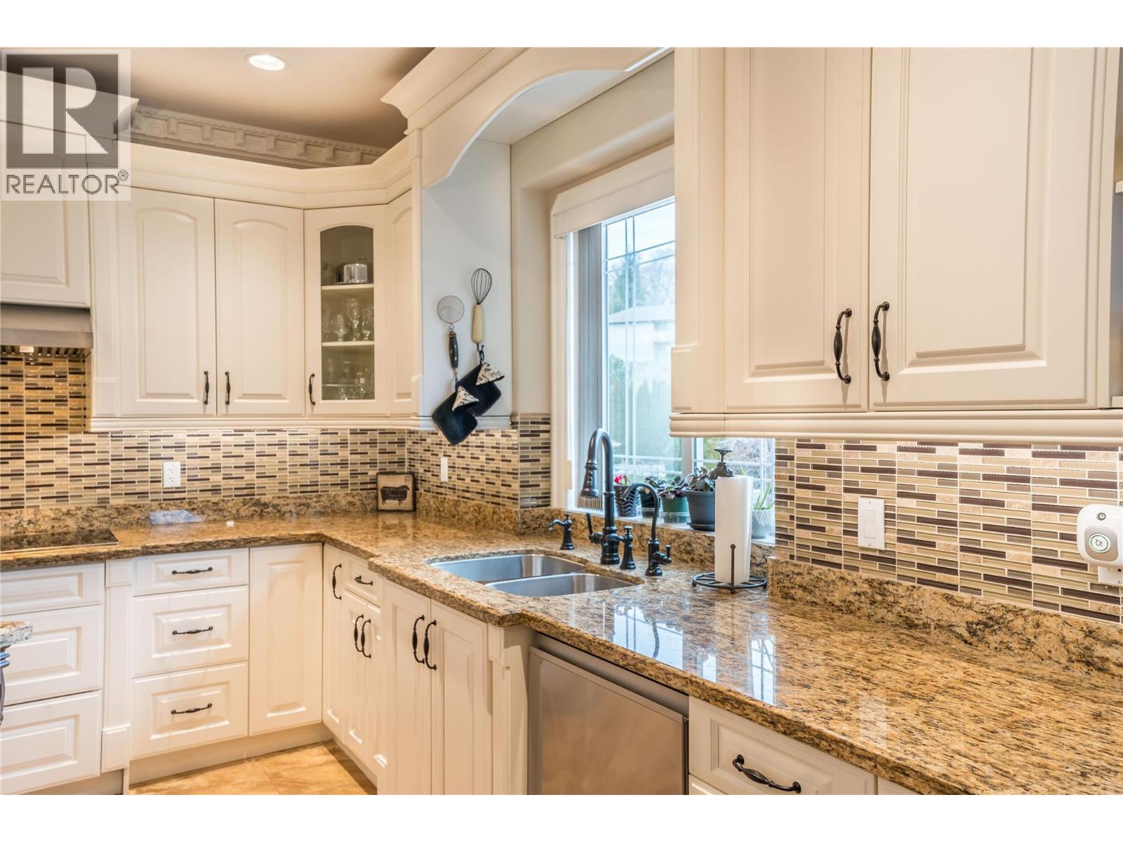 186 Jewel Place, Summerland