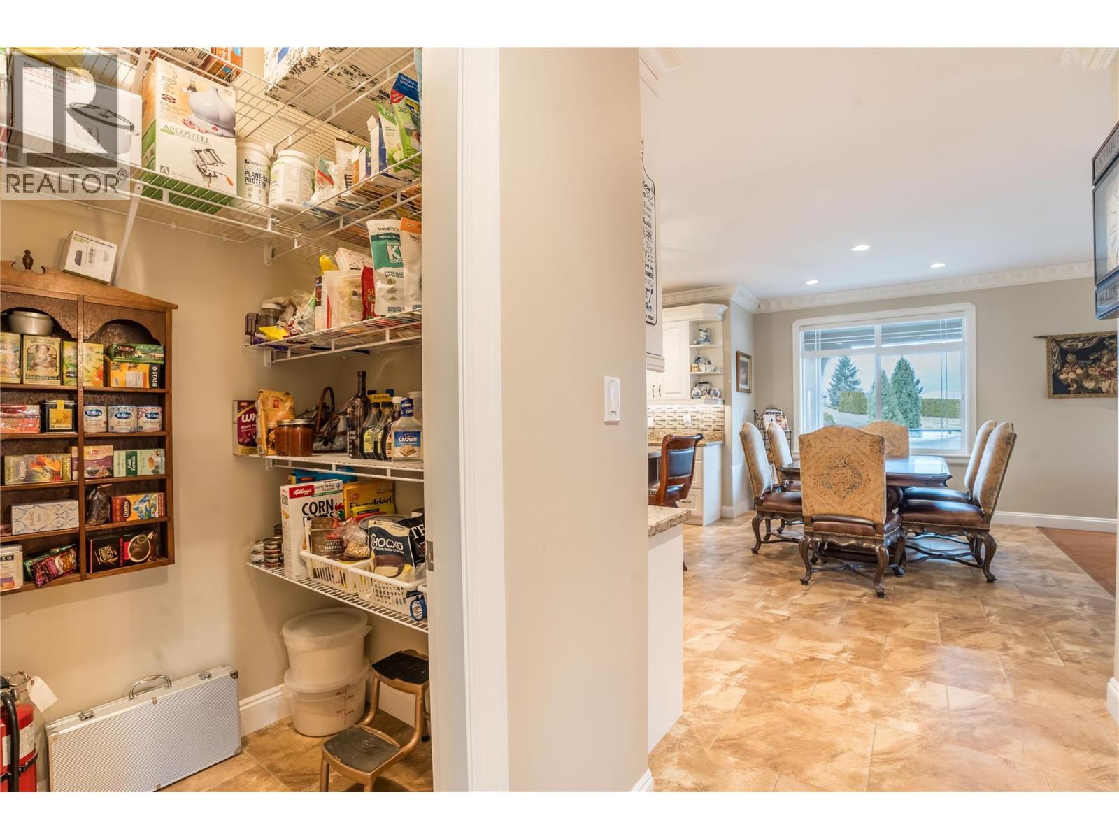 186 Jewel Place, Summerland