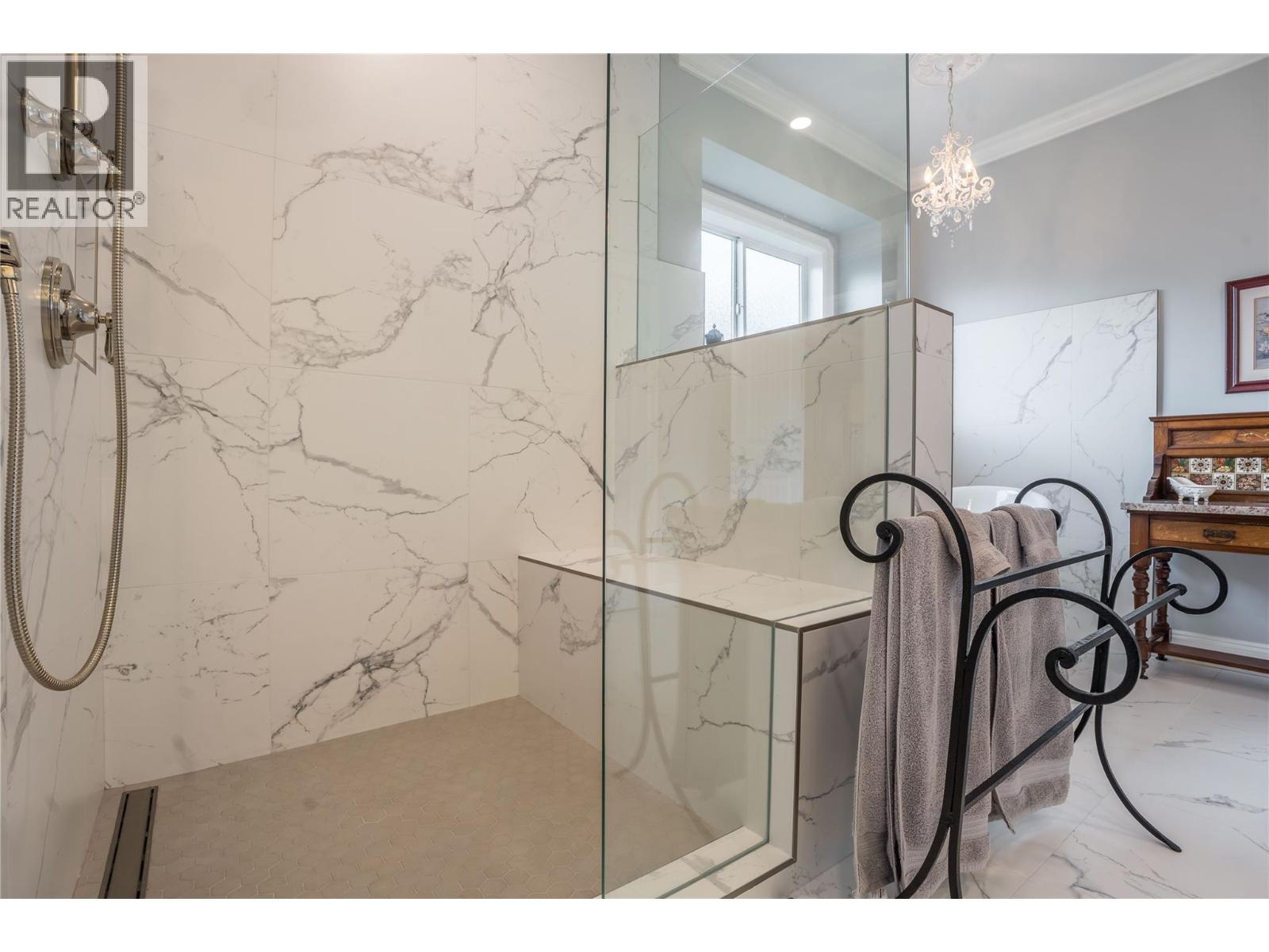 186 Jewel Place, Summerland