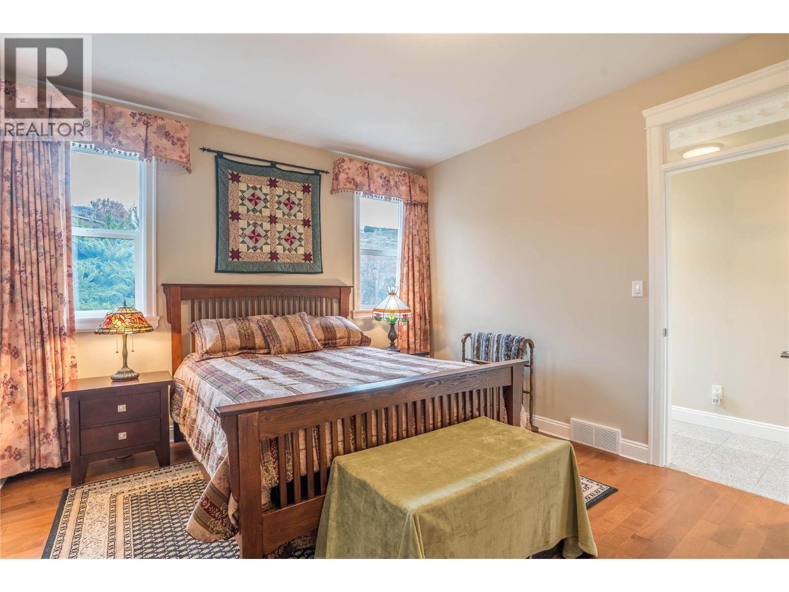 186 Jewel Place, Summerland