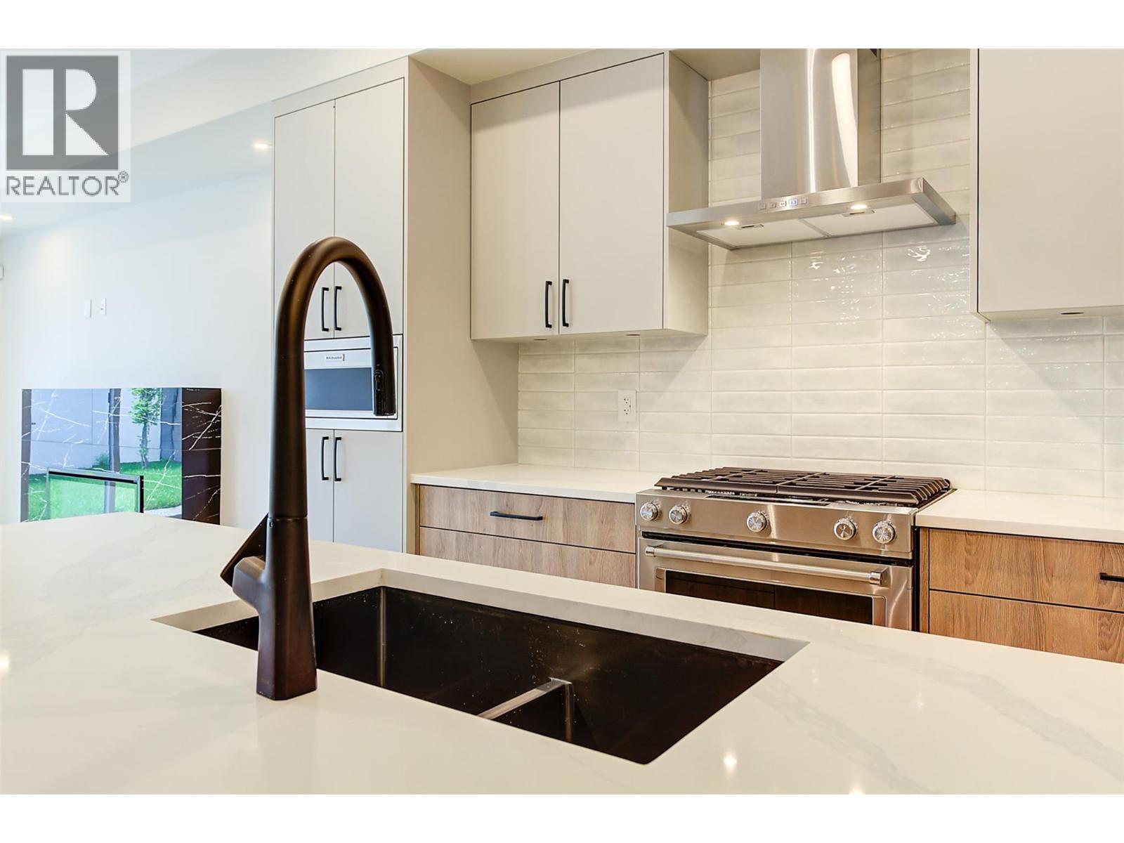 4 839 Lawson Avenue, Kelowna