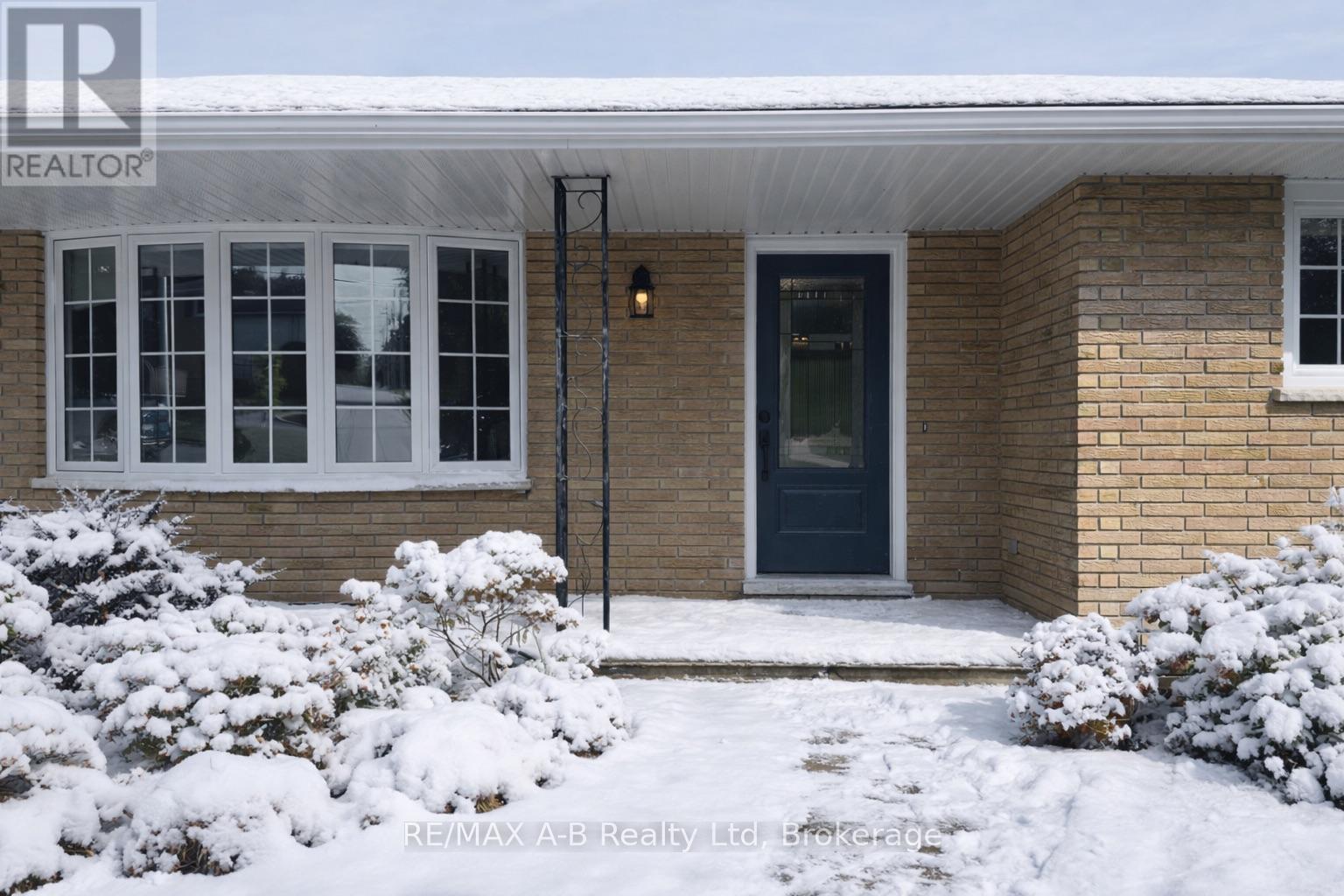 43 WIDDER STREET W - Photo 2 of 37, St. Marys, Ontario