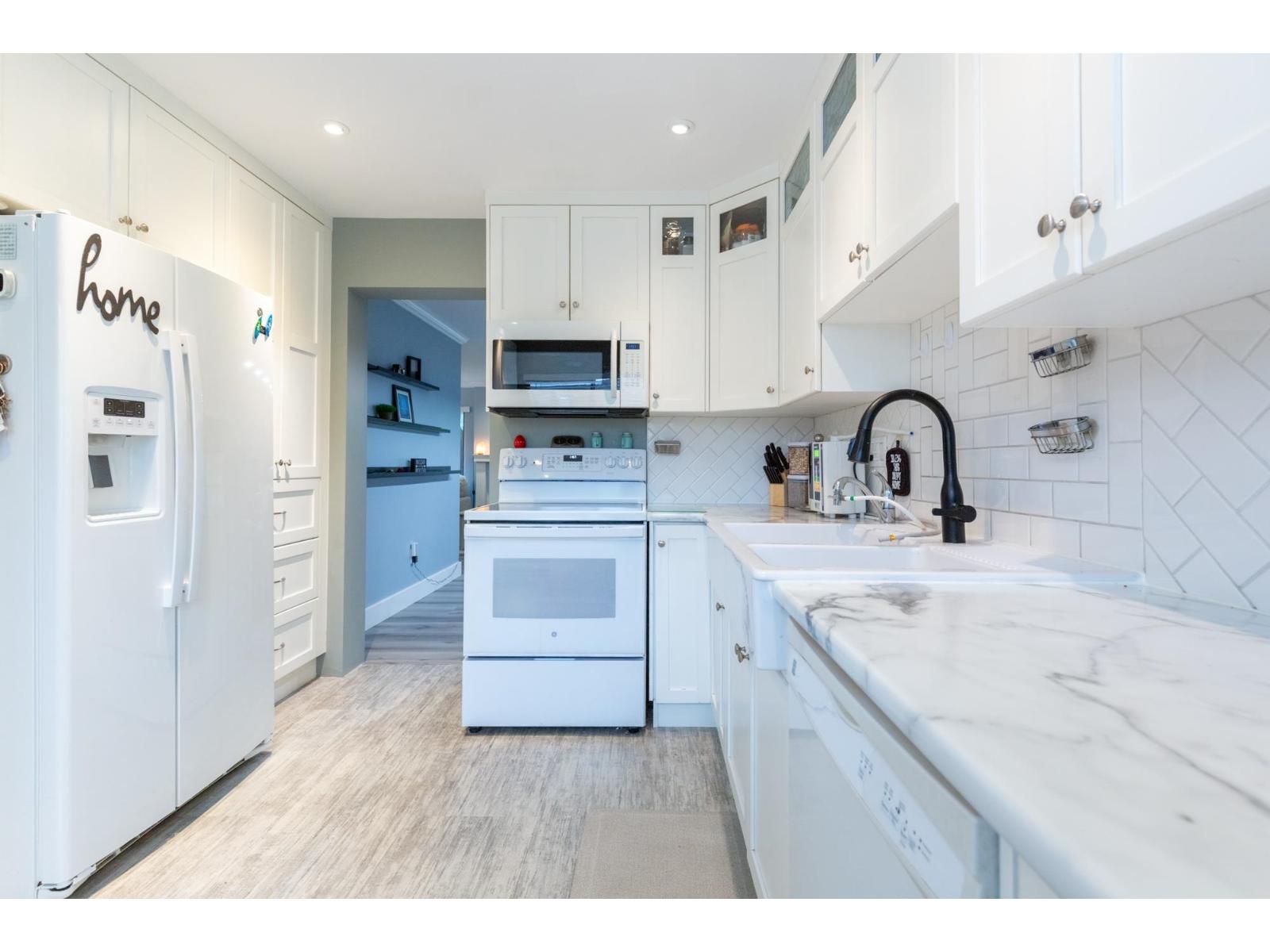 40 2998 MOUAT DRIVE — photo 17