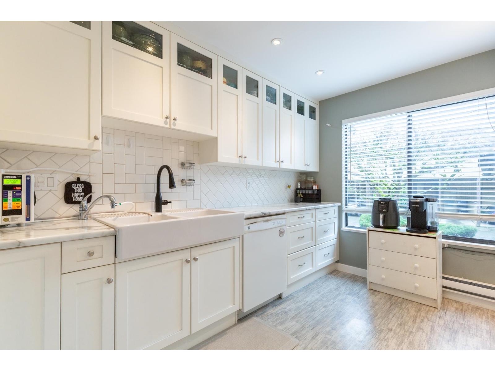 40 2998 MOUAT DRIVE — photo 20