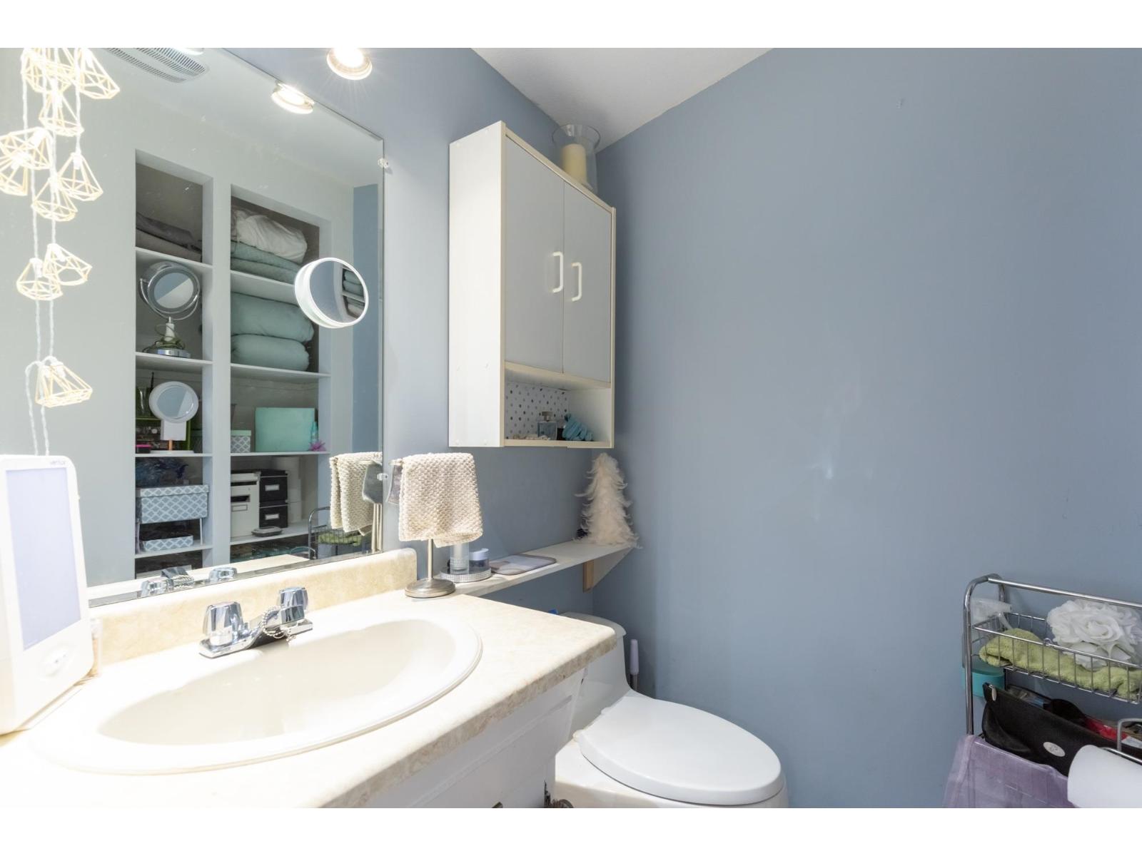 40 2998 MOUAT DRIVE — photo 24