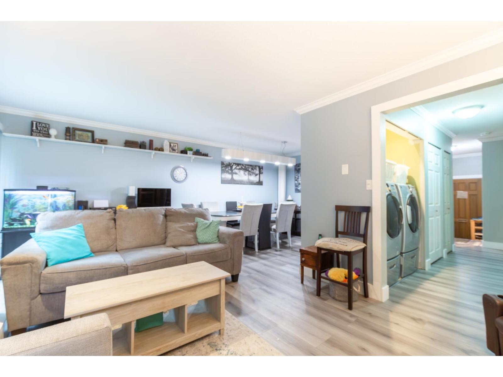 40 2998 MOUAT DRIVE — photo 6