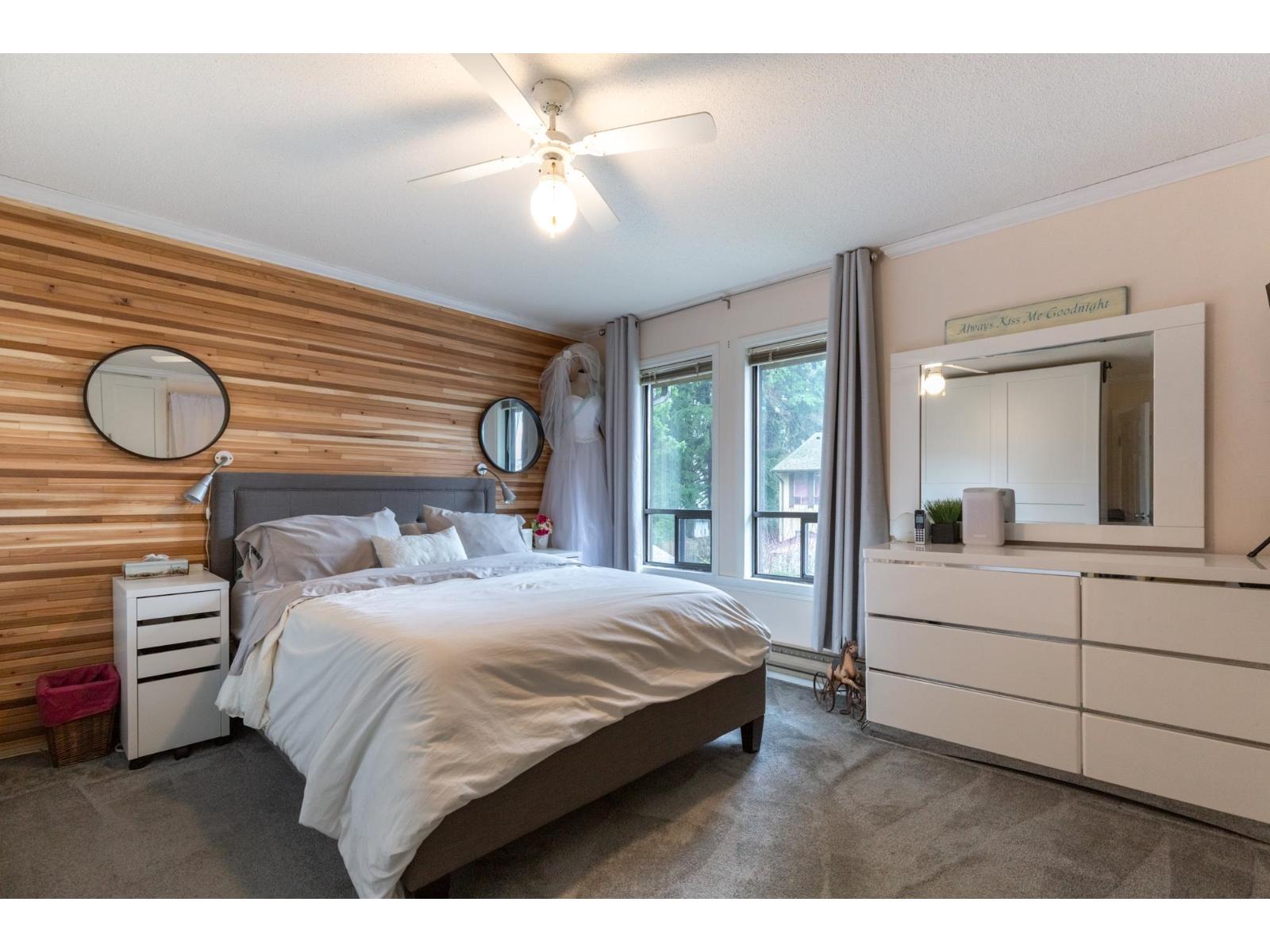 40 2998 MOUAT DRIVE — photo 21