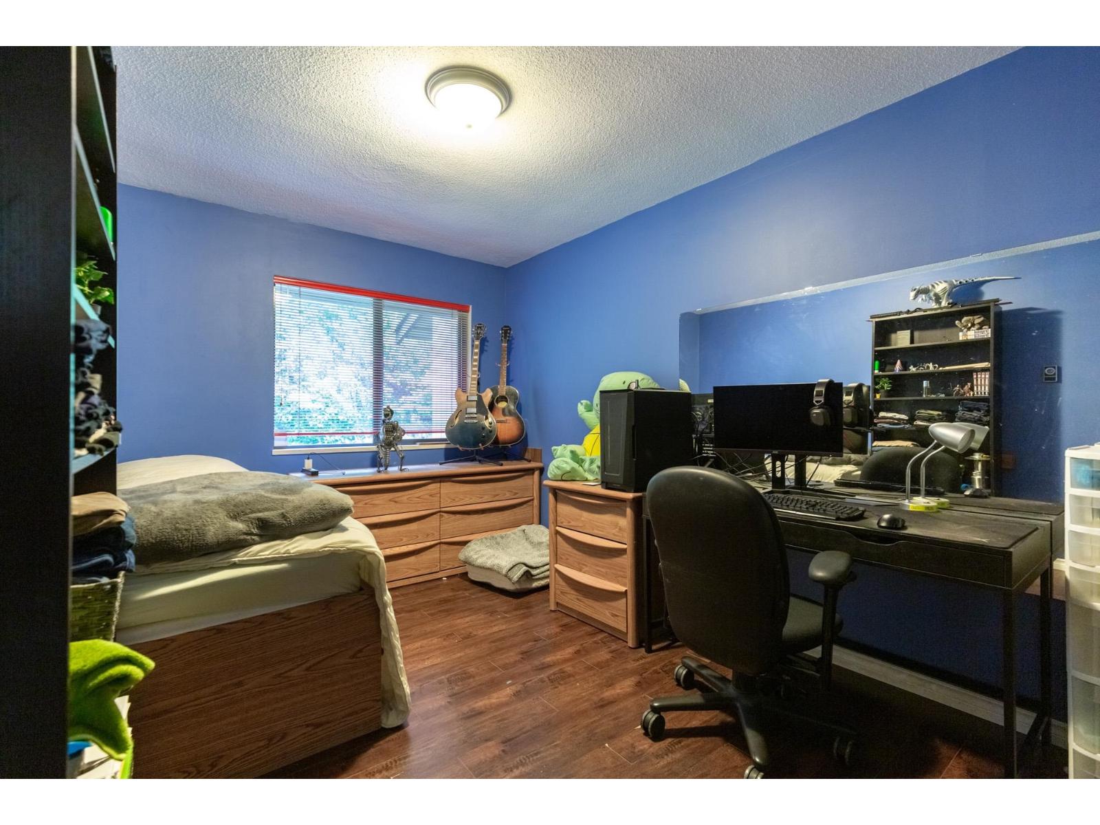 40 2998 MOUAT DRIVE — photo 26