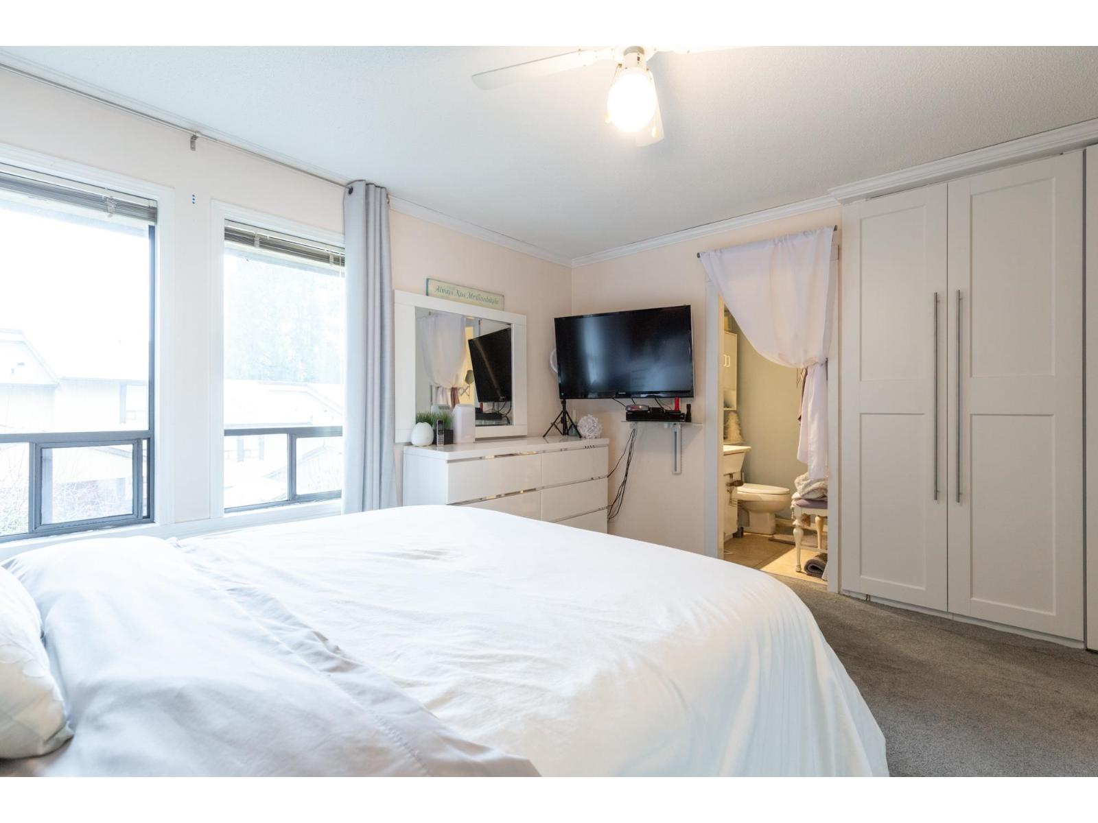 40 2998 MOUAT DRIVE — photo 23