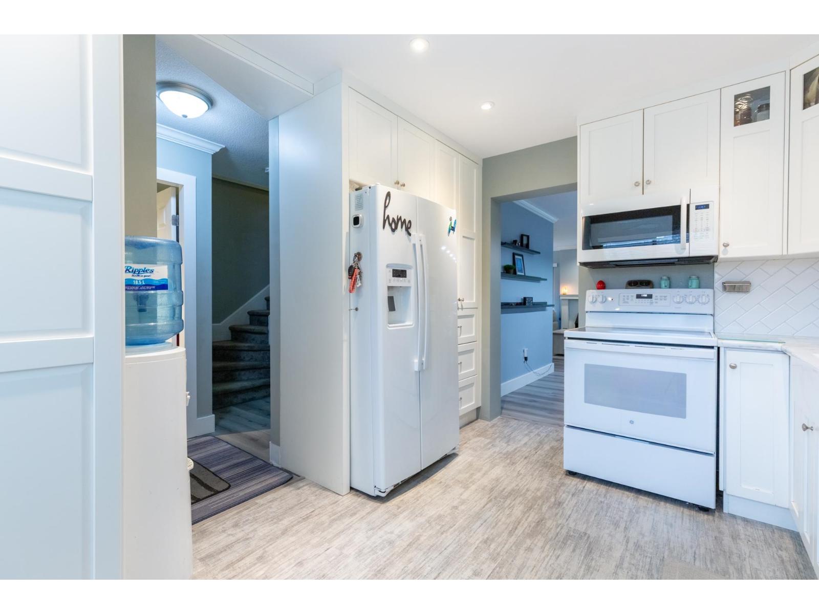 40 2998 MOUAT DRIVE — photo 18