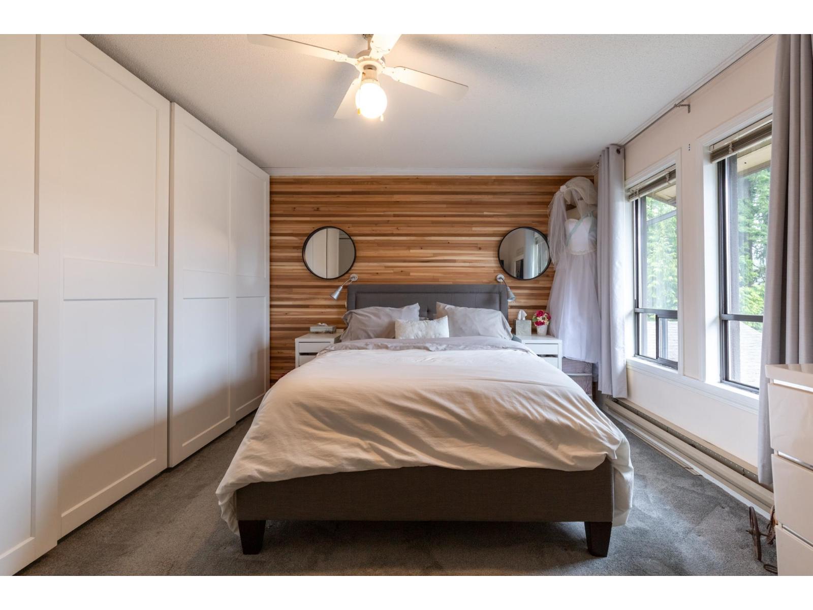 40 2998 MOUAT DRIVE — photo 22