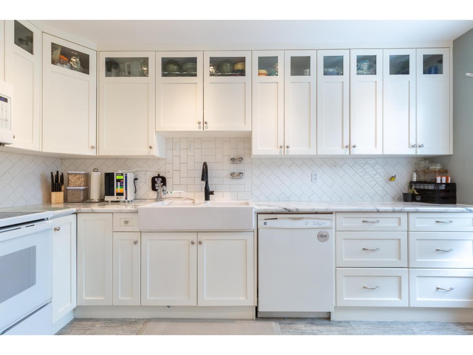 40 2998 MOUAT DRIVE — photo 15