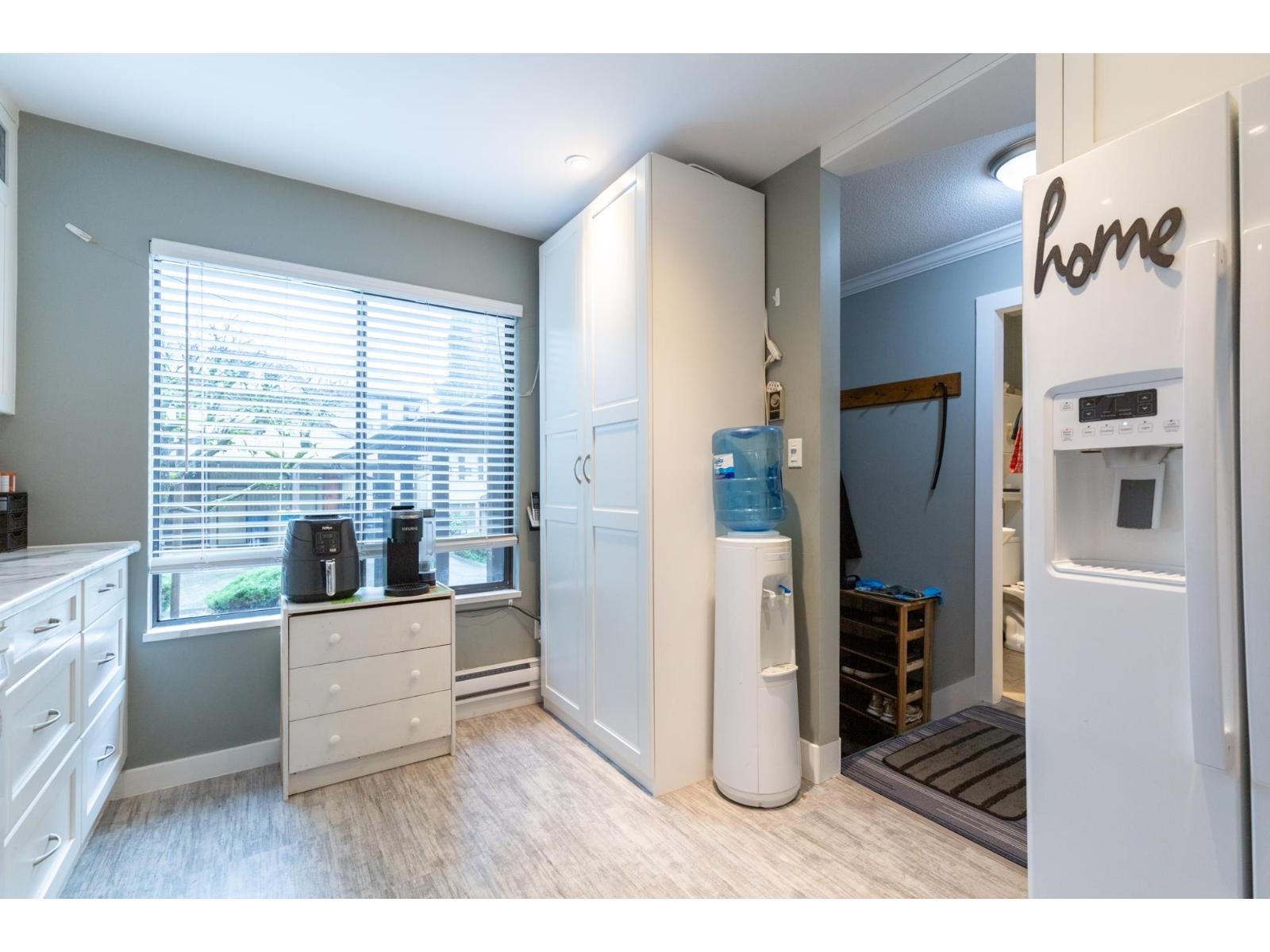 40 2998 MOUAT DRIVE — photo 19