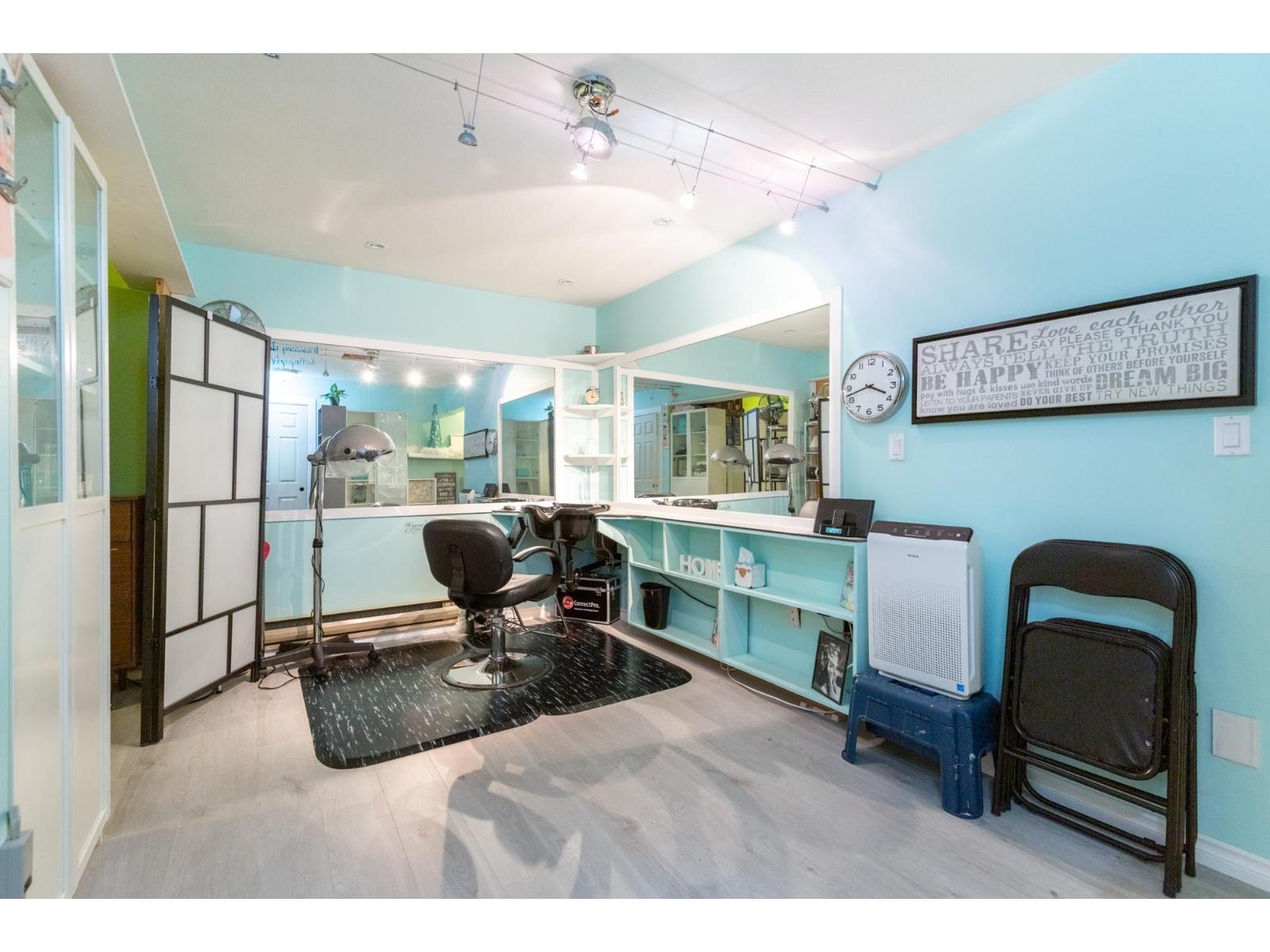 40 2998 MOUAT DRIVE — photo 32