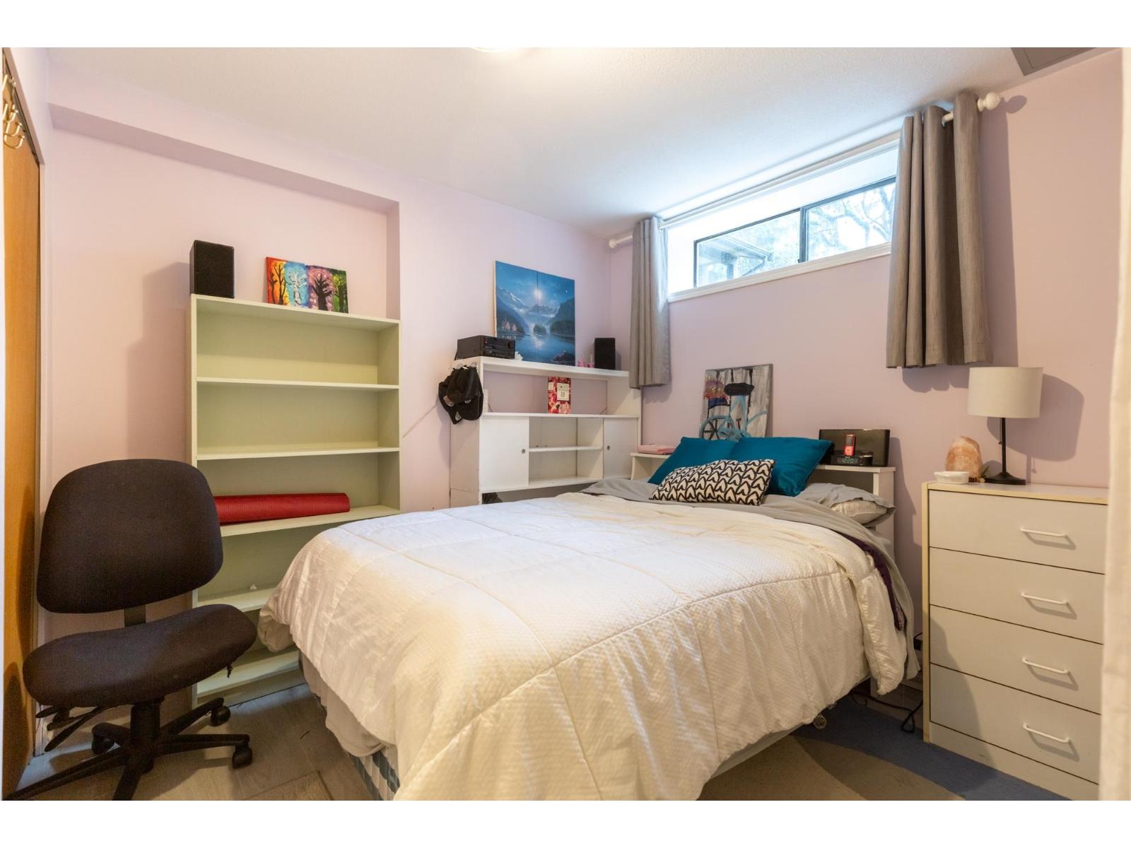 40 2998 MOUAT DRIVE — photo 29