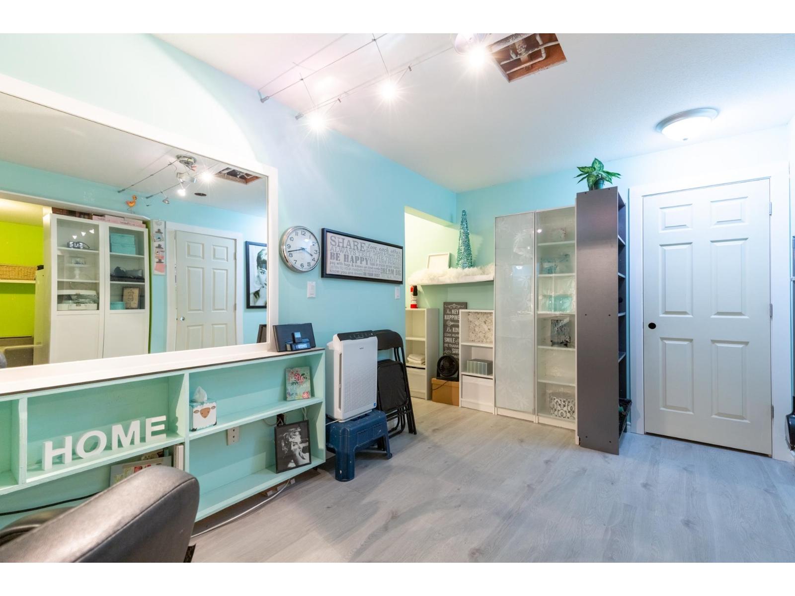 40 2998 MOUAT DRIVE — photo 33