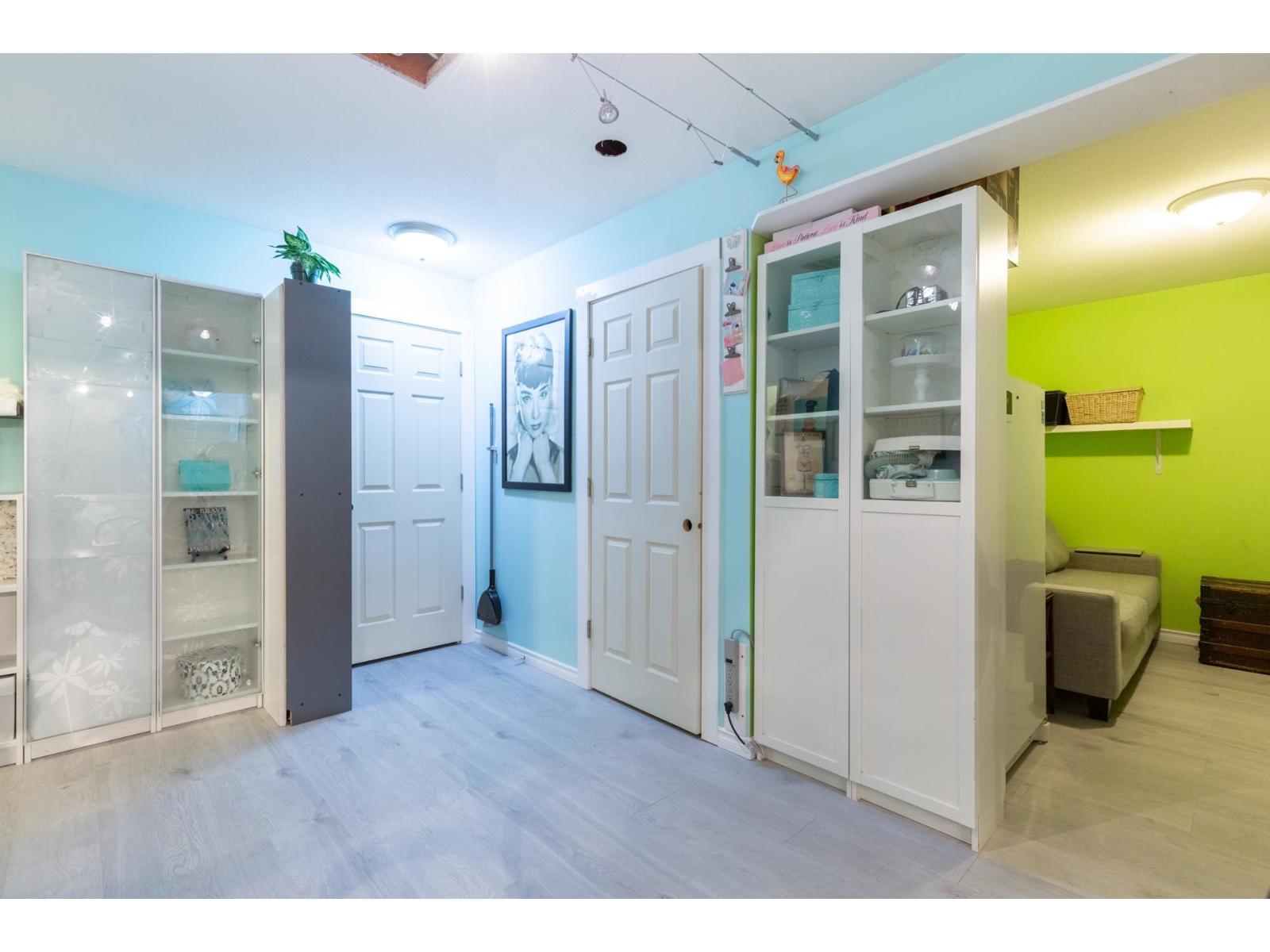 40 2998 MOUAT DRIVE — photo 35