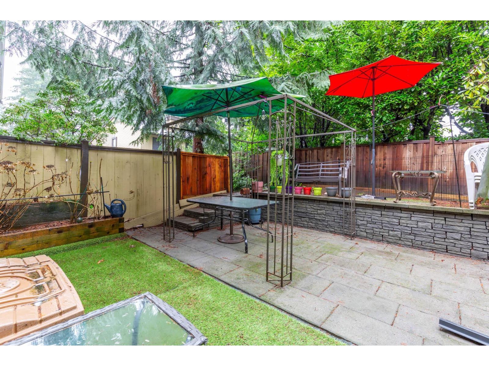 40 2998 MOUAT DRIVE — photo 36