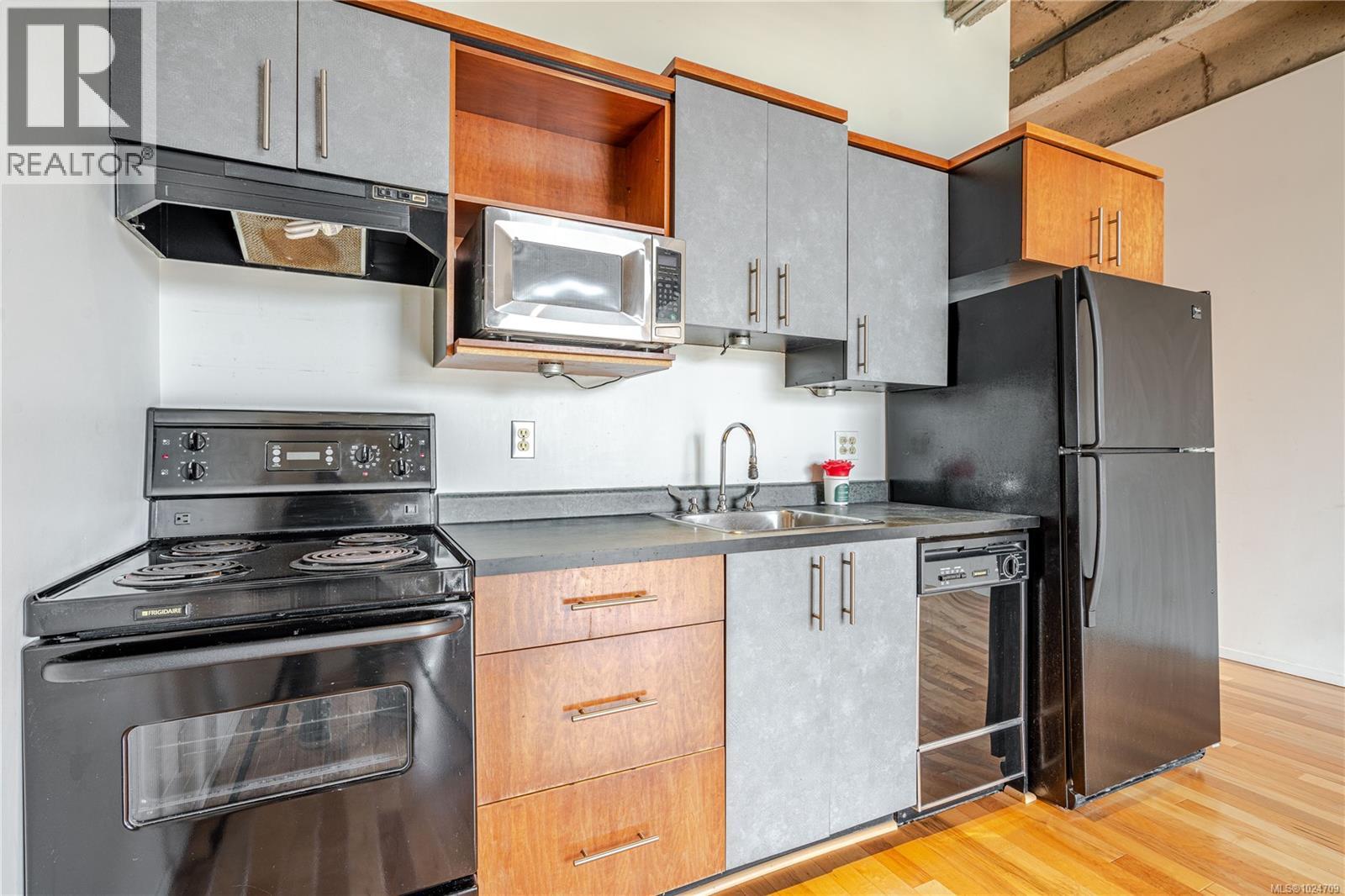 512 1061 Fort Street, Victoria