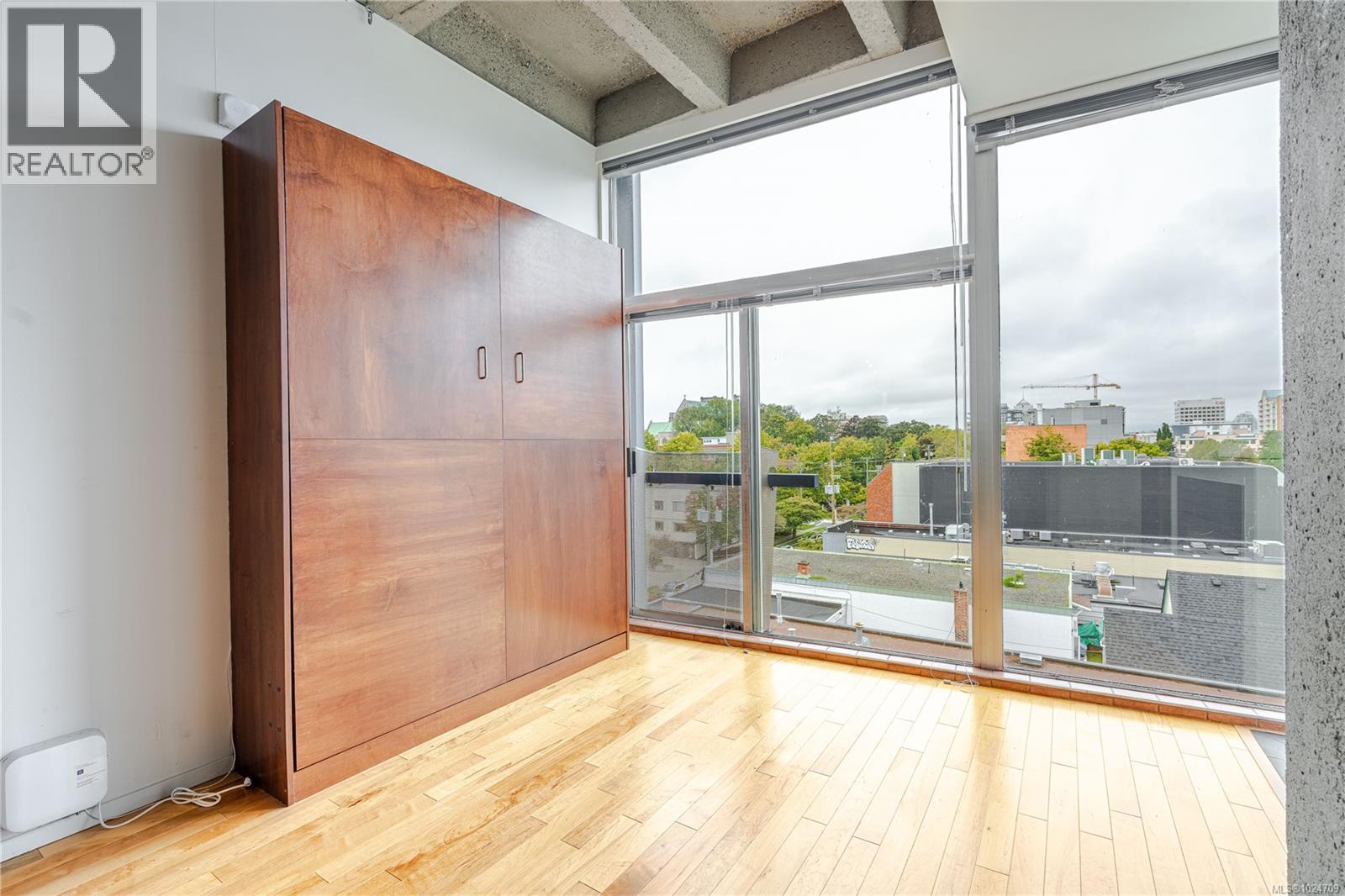 512 1061 Fort Street, Victoria