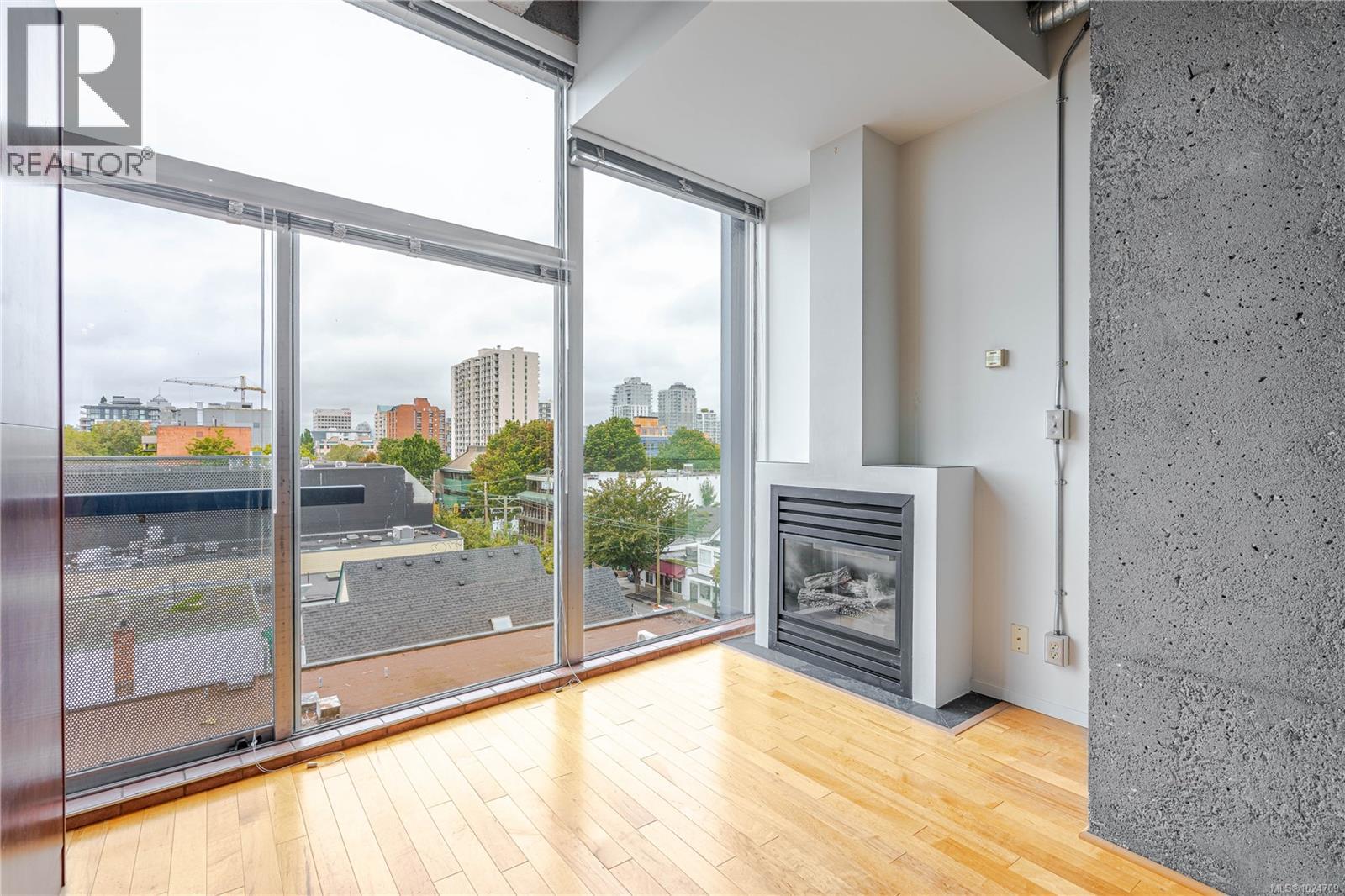 512 1061 Fort Street, Victoria