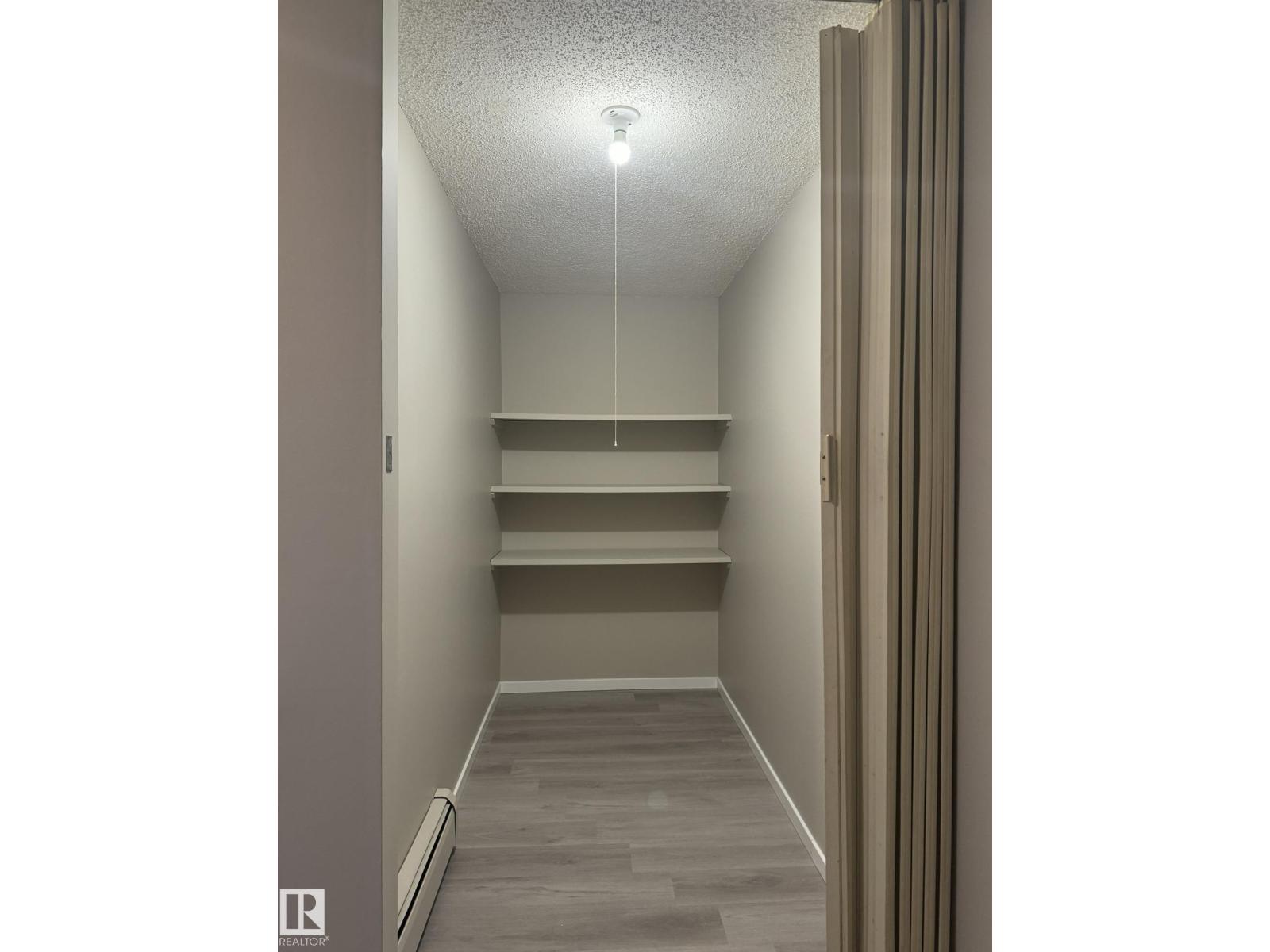 6002-6008 122 AV NW, Edmonton