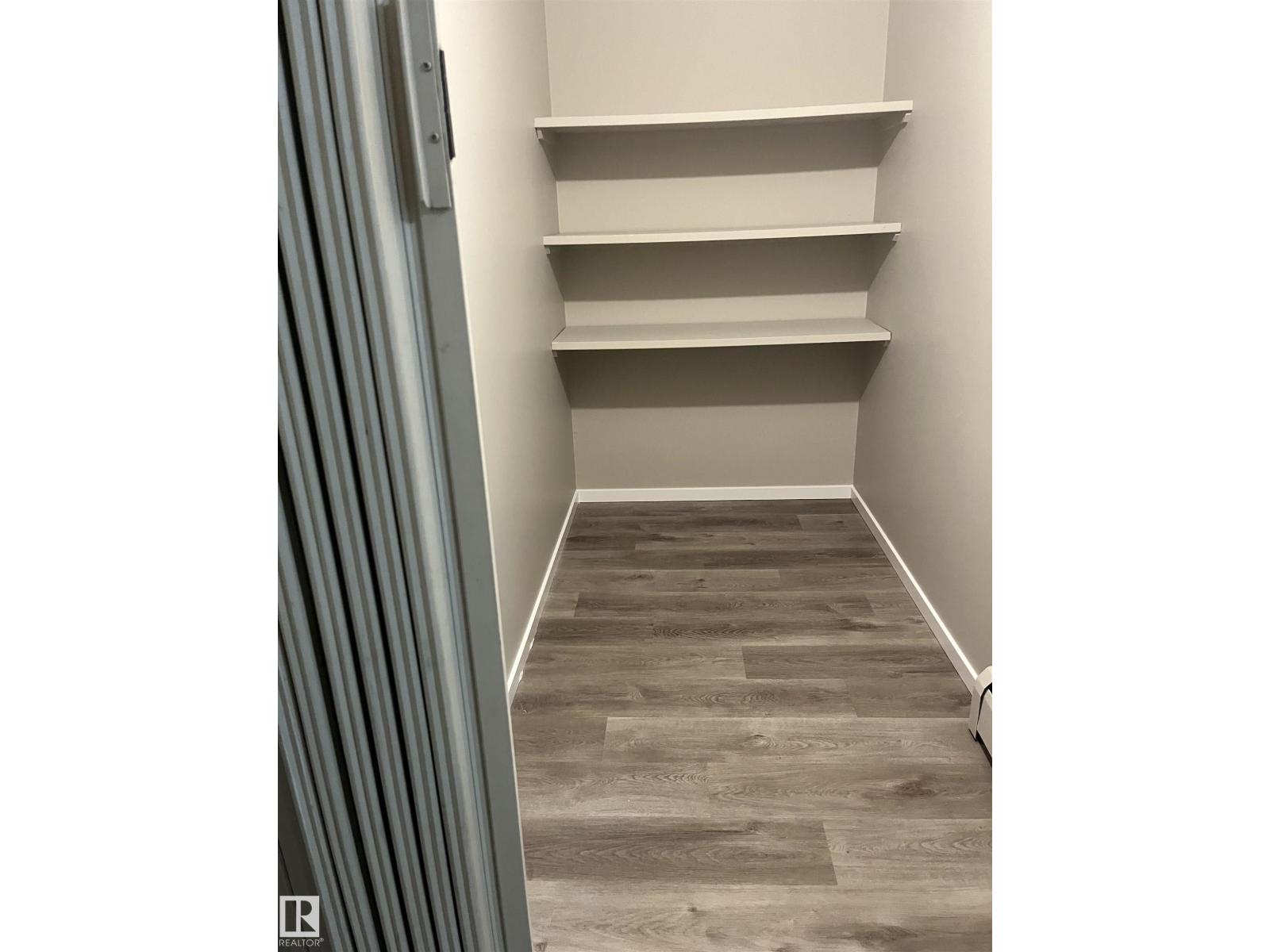 6002-6008 122 AV NW, Edmonton