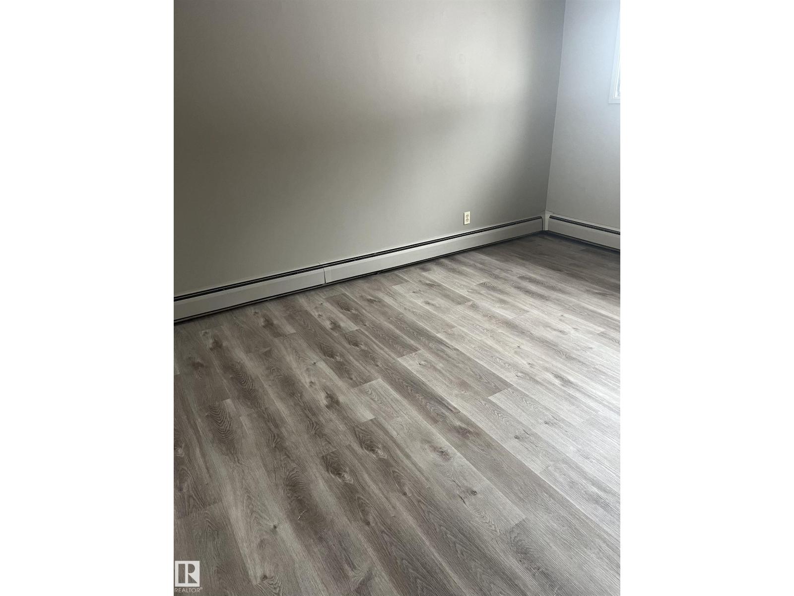 6002-6008 122 AV NW, Edmonton