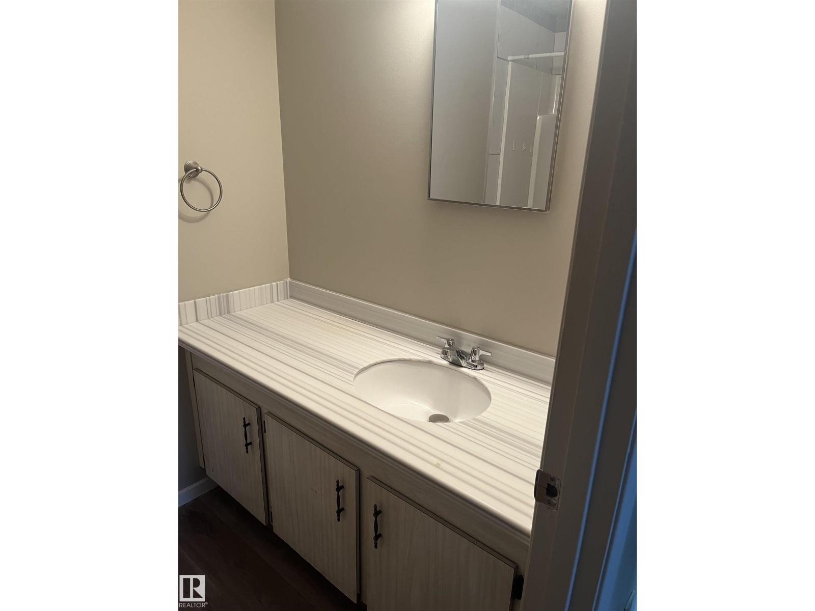 6002-6008 122 AV NW, Edmonton