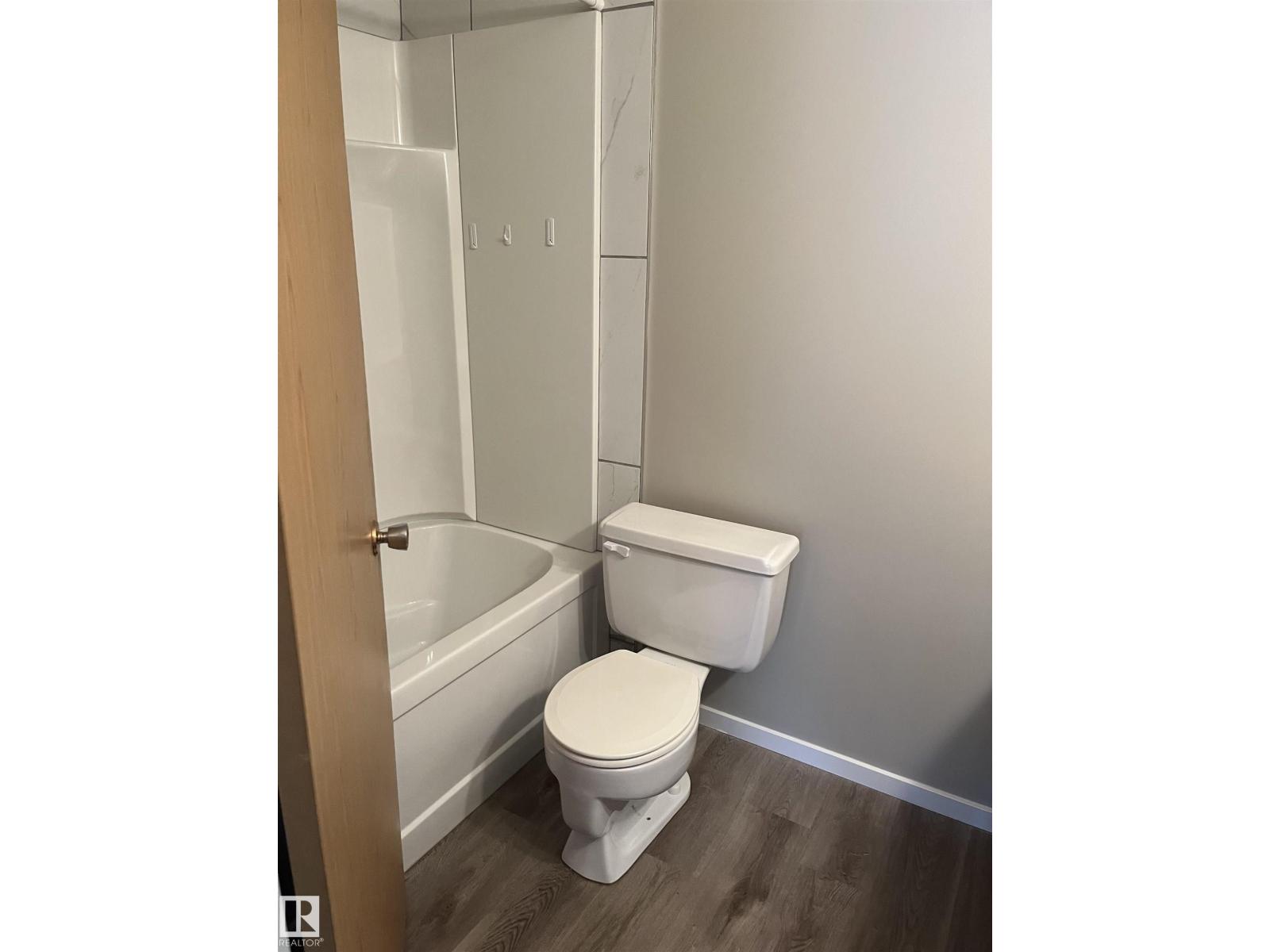 6002-6008 122 AV NW, Edmonton