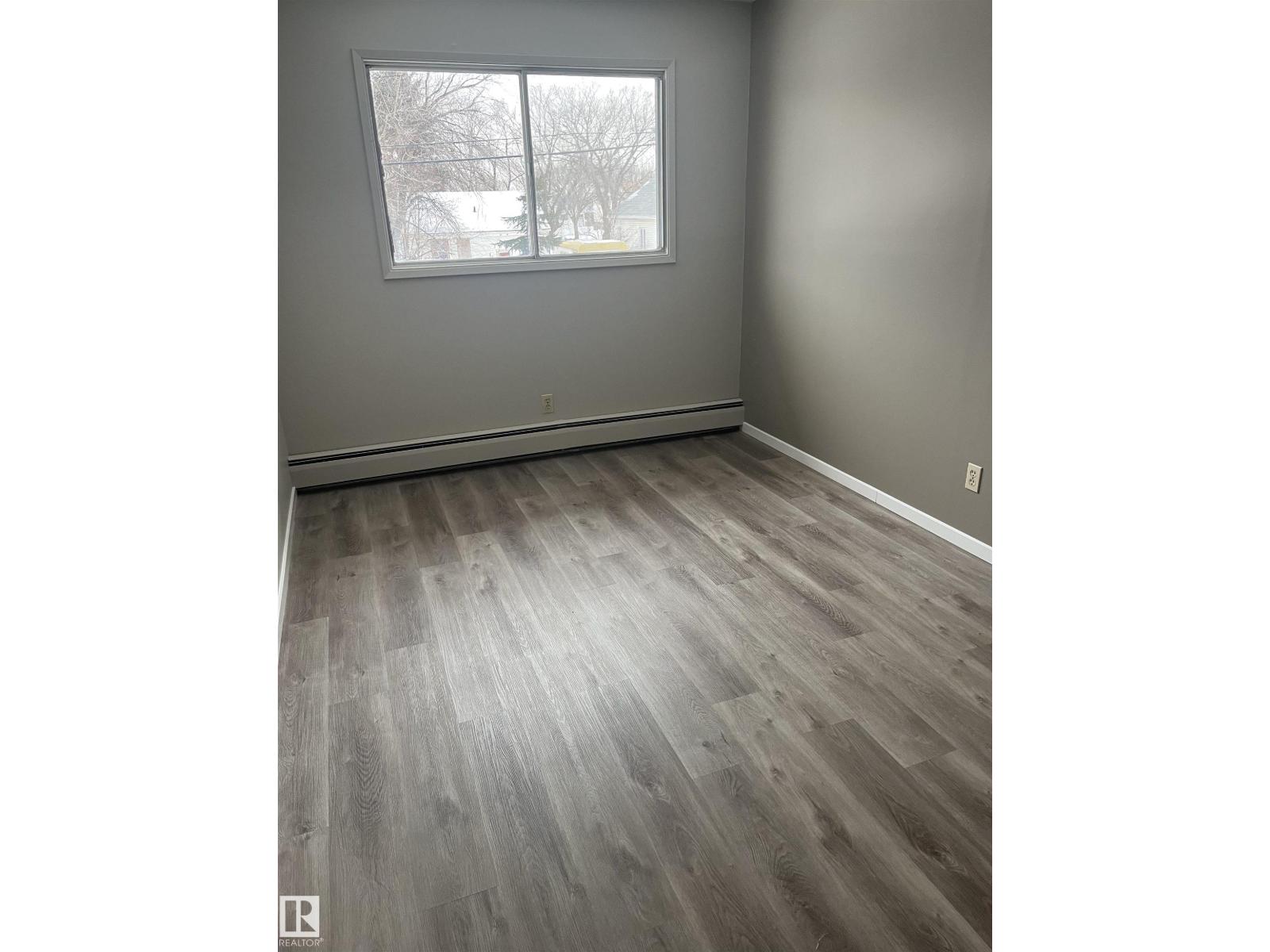 6002-6008 122 AV NW, Edmonton