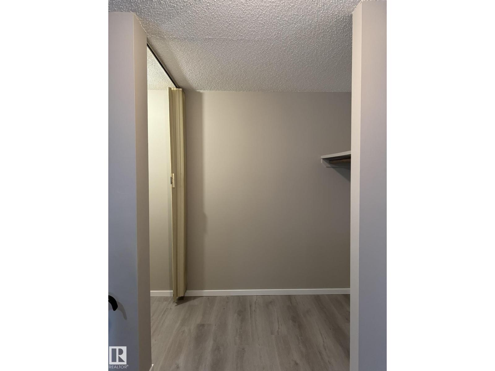 6002-6008 122 AV NW, Edmonton